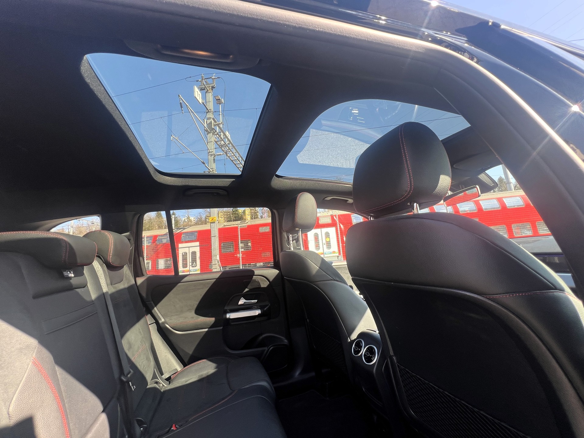 MERCEDES-BENZ GLB 250 4Matic AMG Line 8G-Tronic-image-18