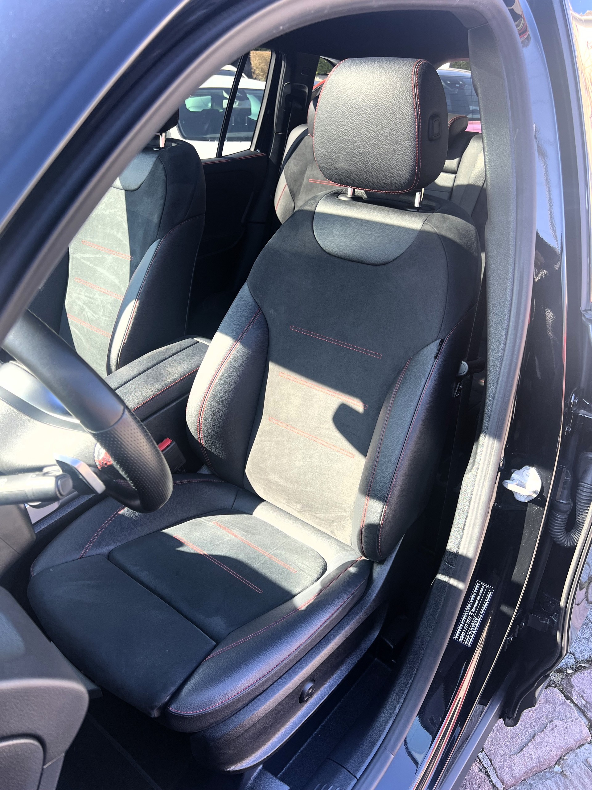 MERCEDES-BENZ GLB 250 4Matic AMG Line 8G-Tronic-image-14