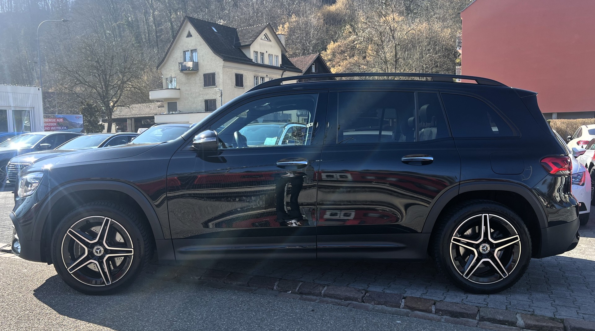 MERCEDES-BENZ GLB 250 4Matic AMG Line 8G-Tronic-showroom-element-1