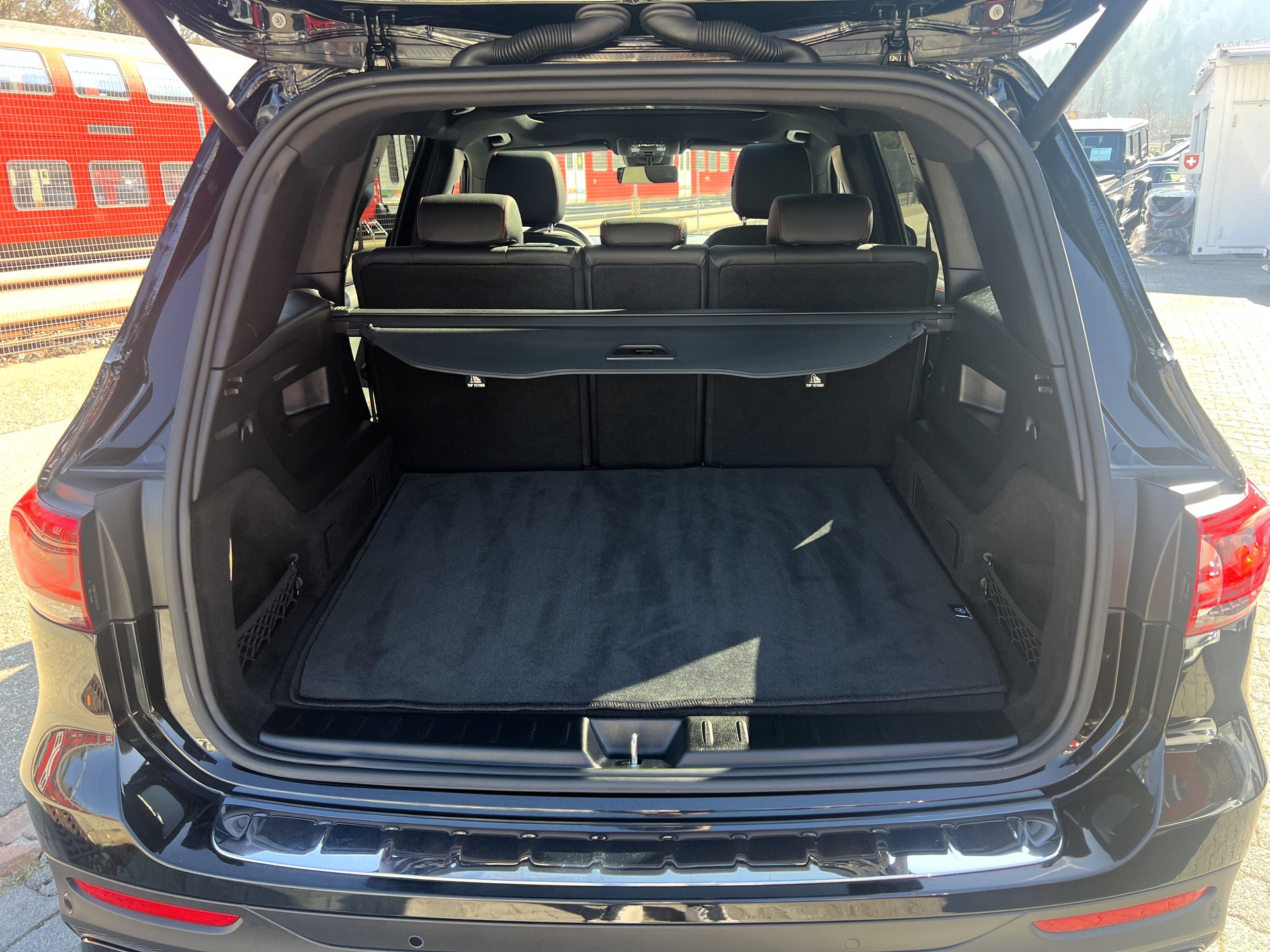 MERCEDES-BENZ GLB 250 4Matic AMG Line 8G-Tronic-image-8