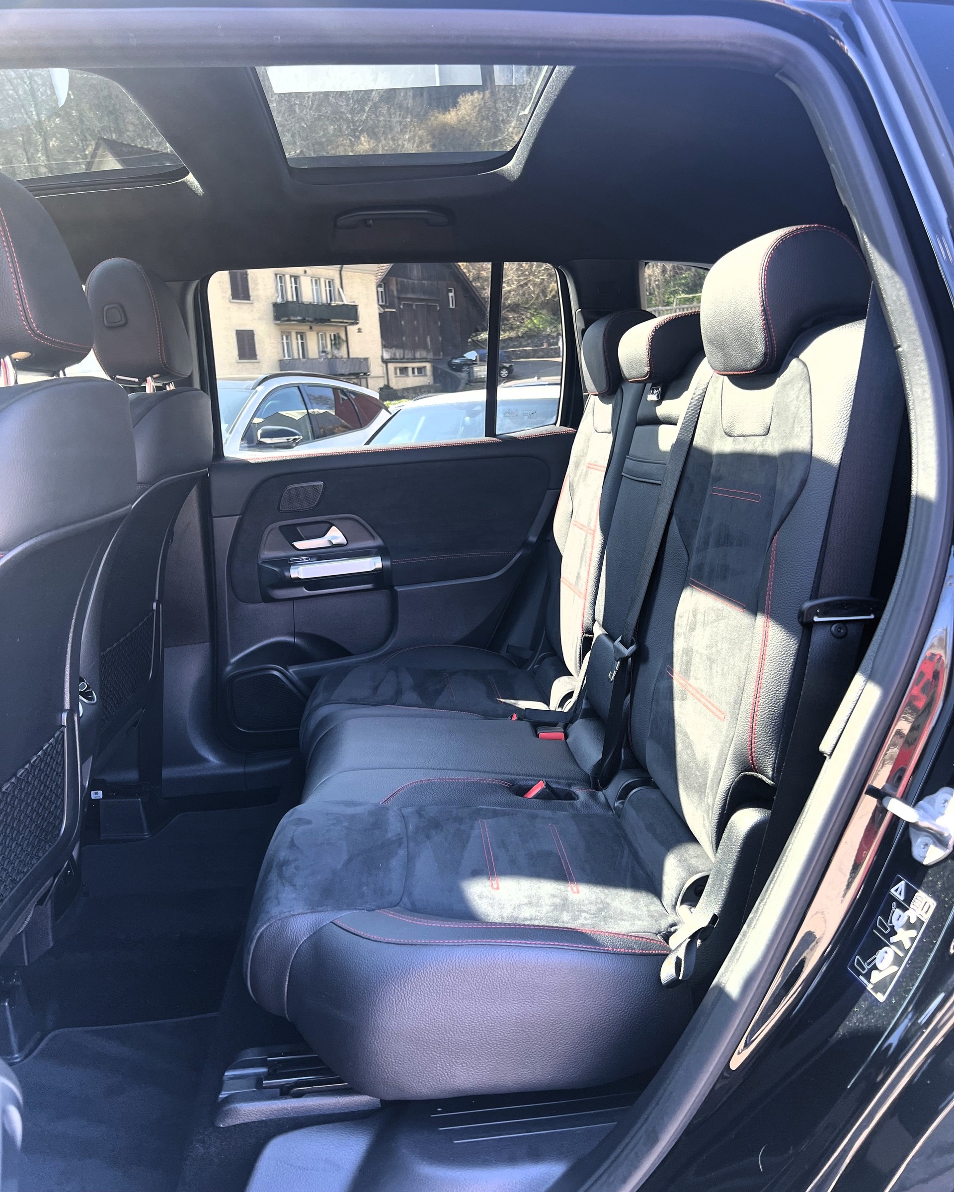 MERCEDES-BENZ GLB 250 4Matic AMG Line 8G-Tronic-image-10