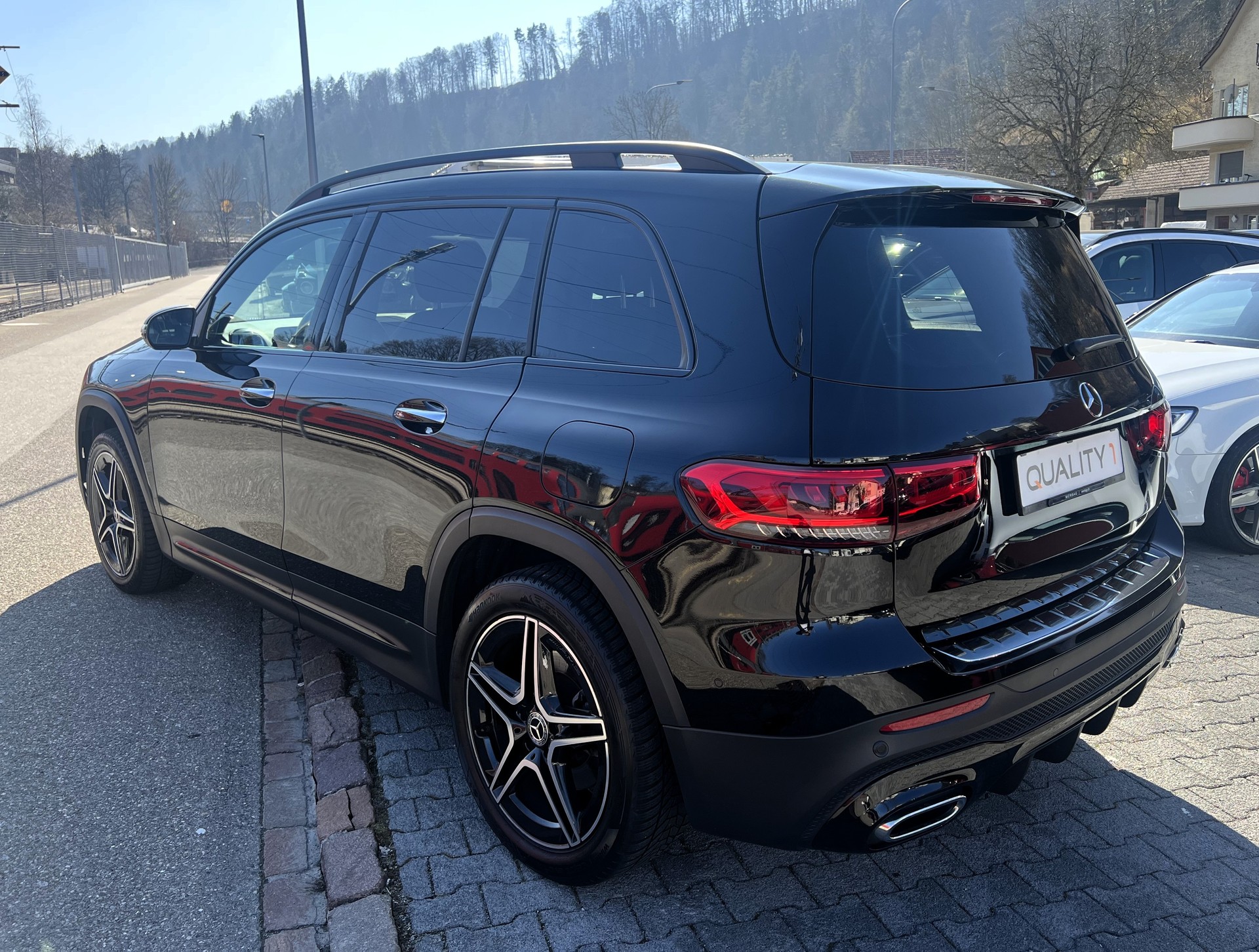 MERCEDES-BENZ GLB 250 4Matic AMG Line 8G-Tronic-showroom-element-2