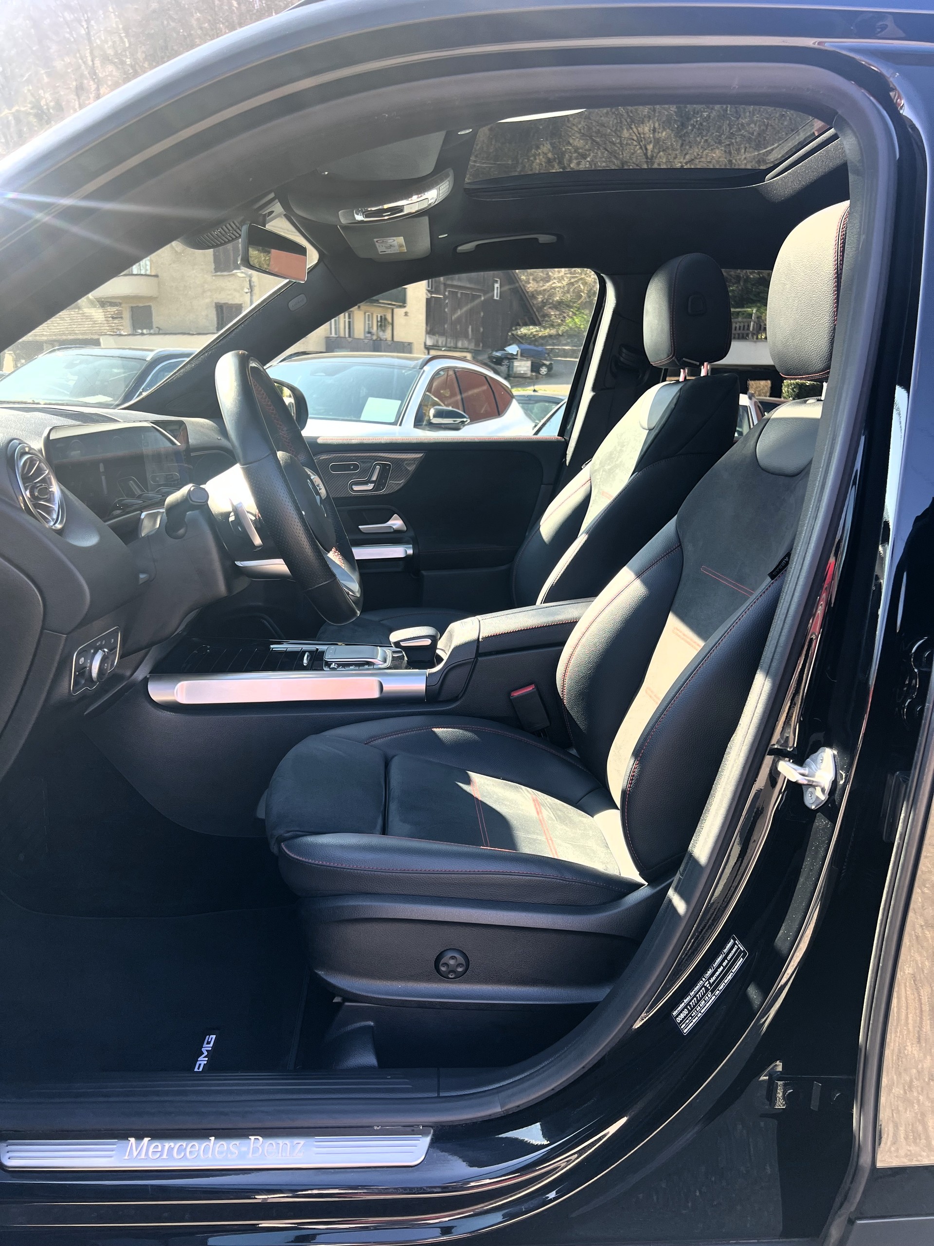 MERCEDES-BENZ GLB 250 4Matic AMG Line 8G-Tronic-image-11