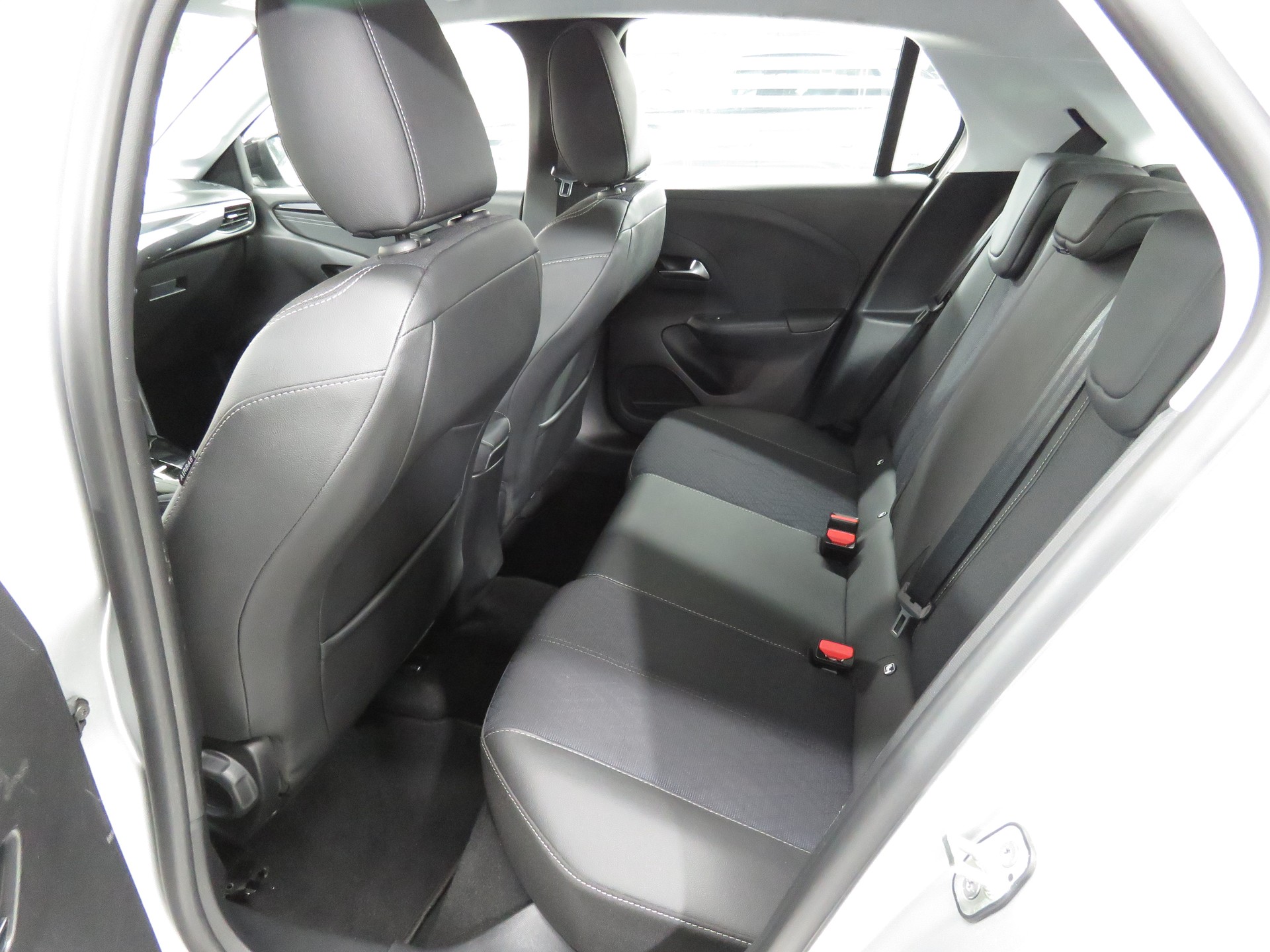 OPEL Corsa 1.2 TP Elegance (Automat)-image-8