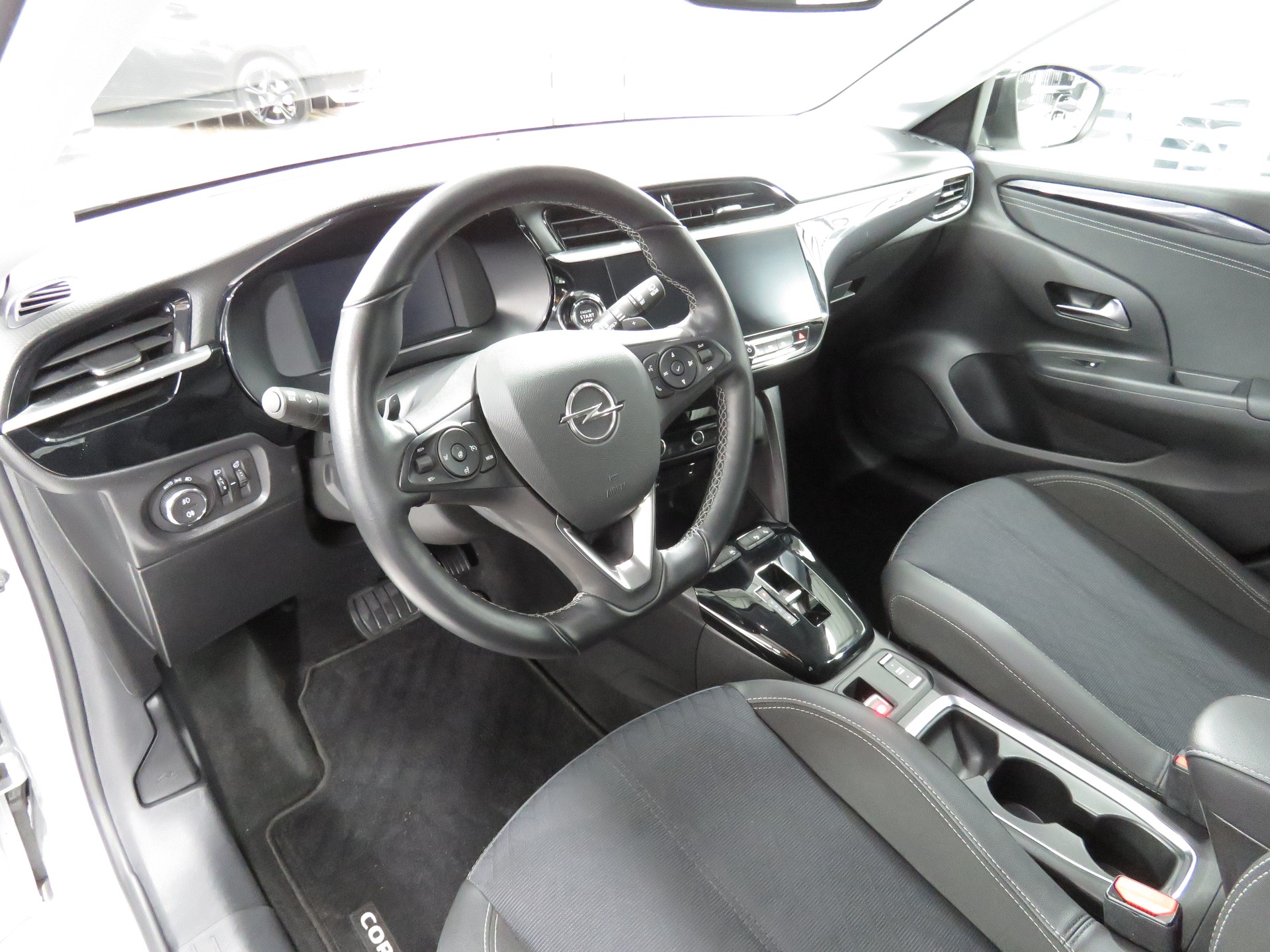 OPEL Corsa 1.2 TP Elegance (Automat)-image-6