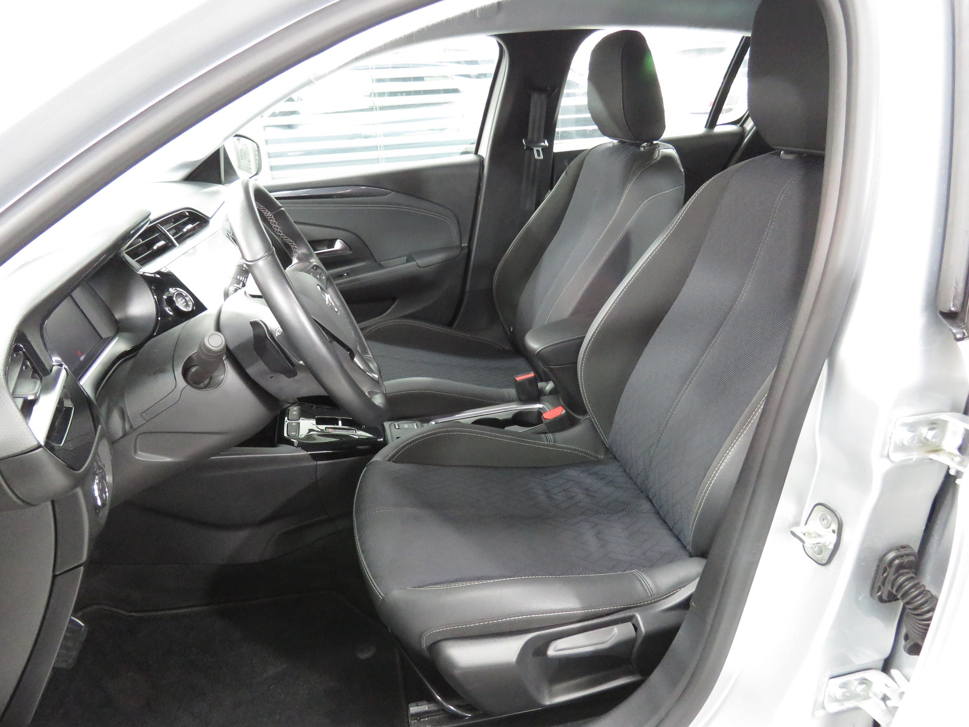 OPEL Corsa 1.2 TP Elegance (Automat)-image-7