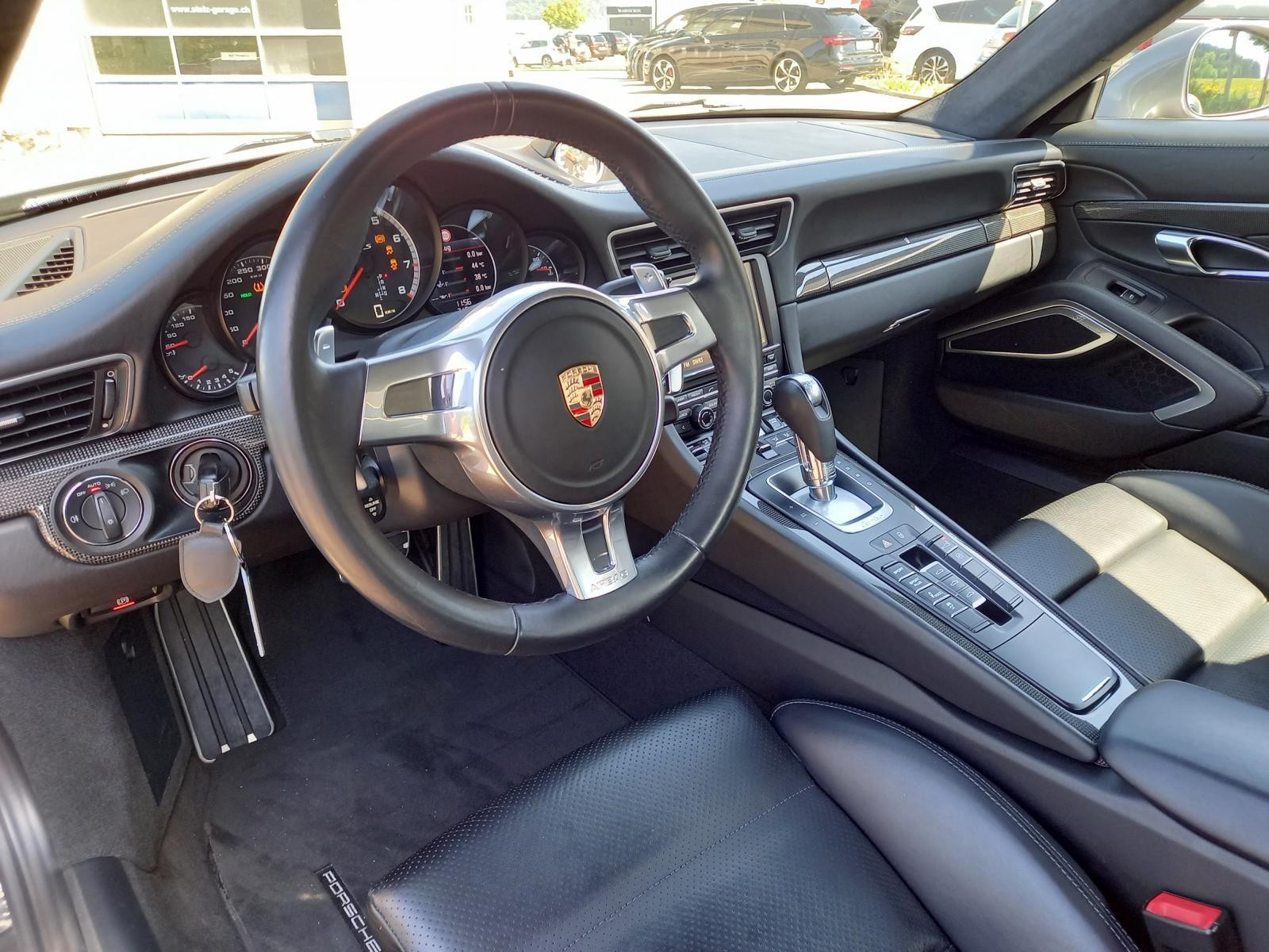 PORSCHE 911 Turbo S PDK-image-5