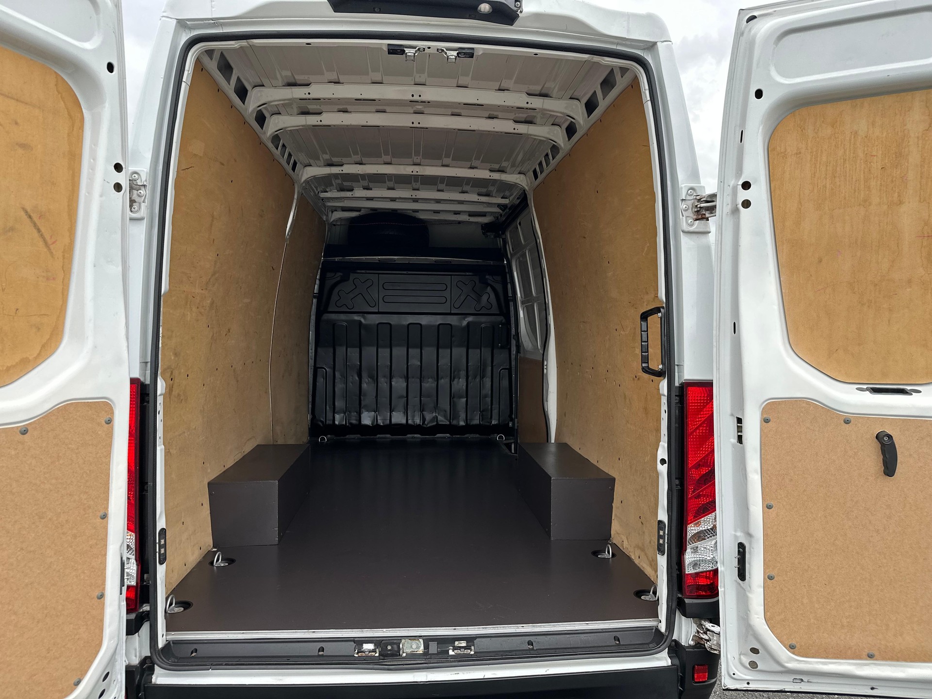 IVECO 35 S 17 V-image-1