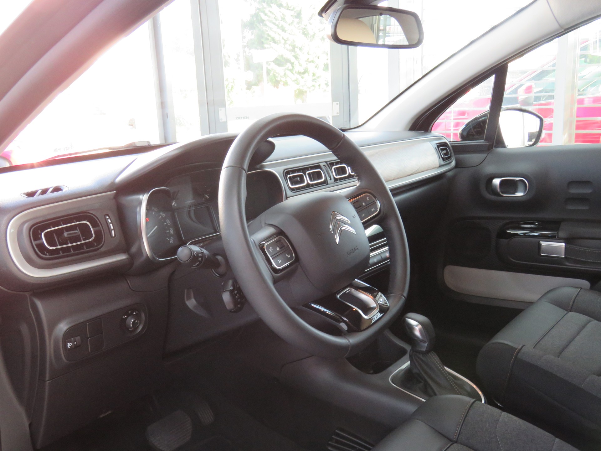 CITROEN C3 1.2i PureTech Swiss Edition EAT6 (Automat)-image-6