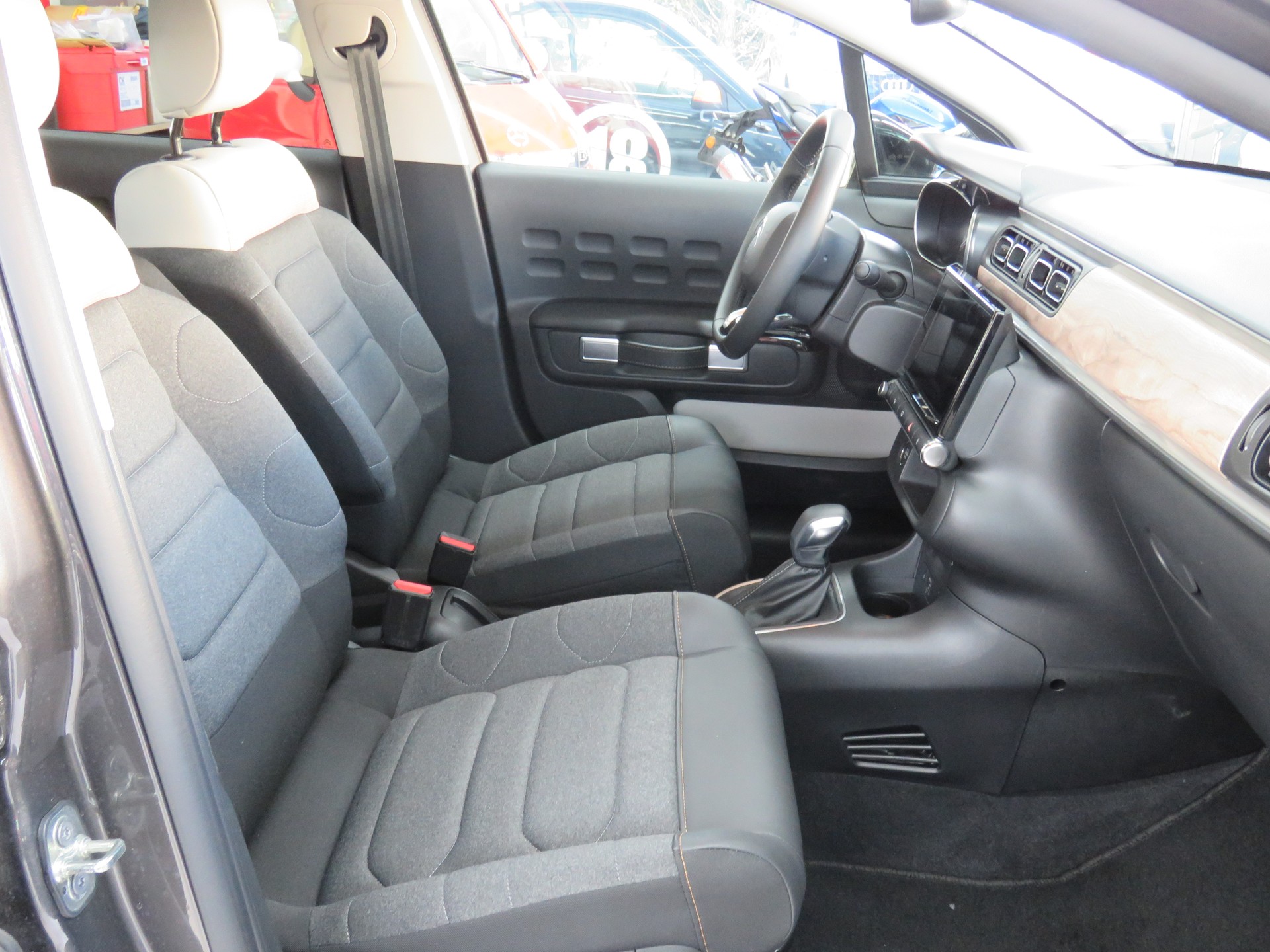CITROEN C3 1.2i PureTech Swiss Edition EAT6 (Automat)-image-9