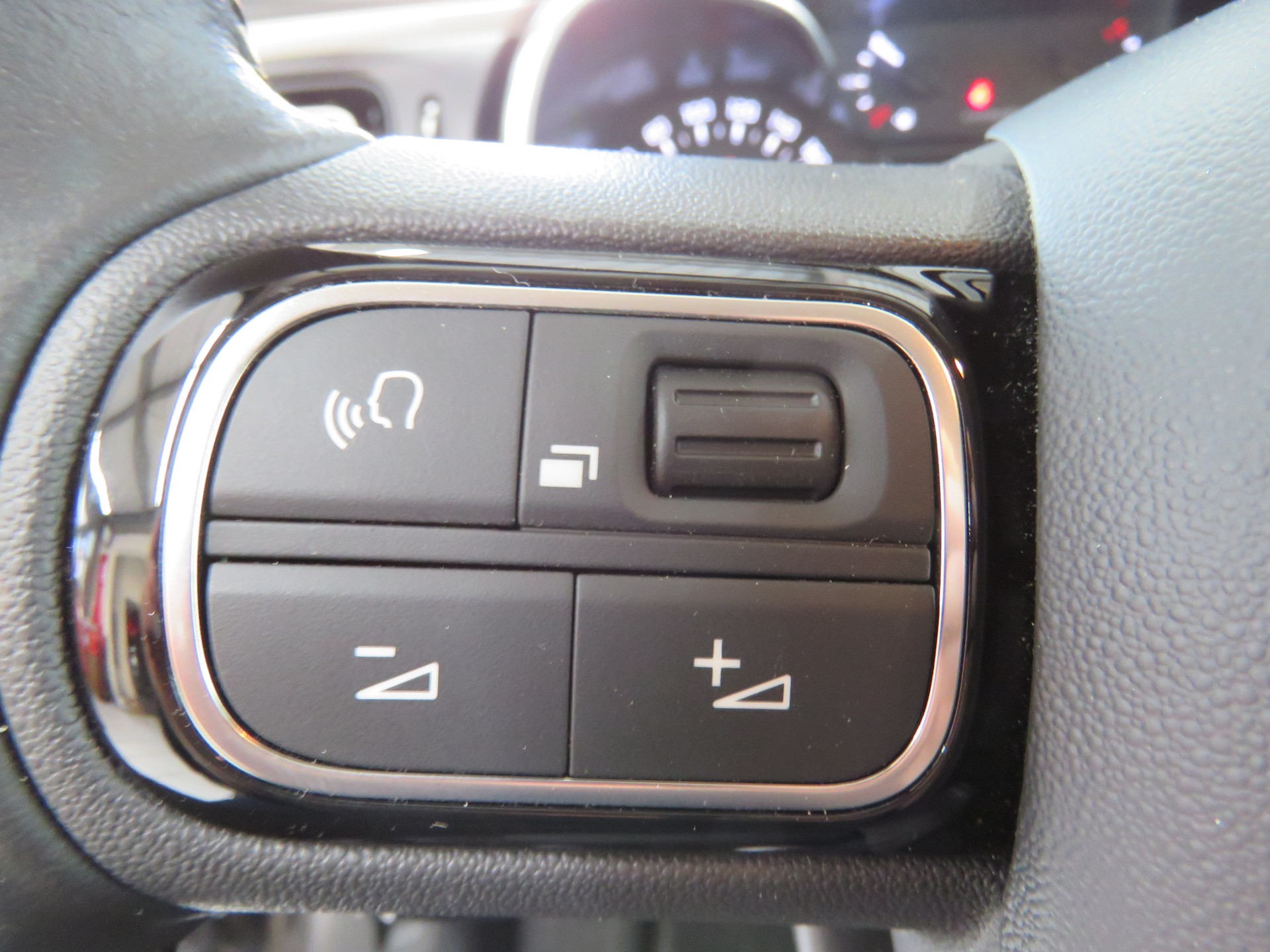 CITROEN C3 1.2i PureTech Swiss Edition EAT6 (Automat)-image-20