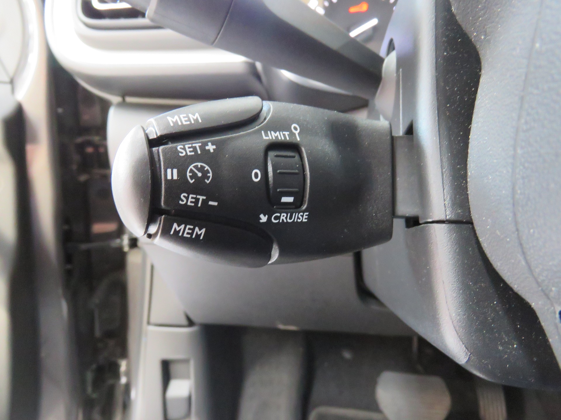 CITROEN C3 1.2i PureTech Swiss Edition EAT6 (Automat)-image-18