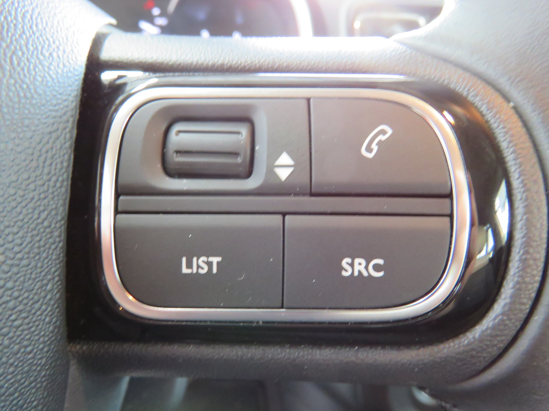 CITROEN C3 1.2i PureTech Swiss Edition EAT6 (Automat)-image-21