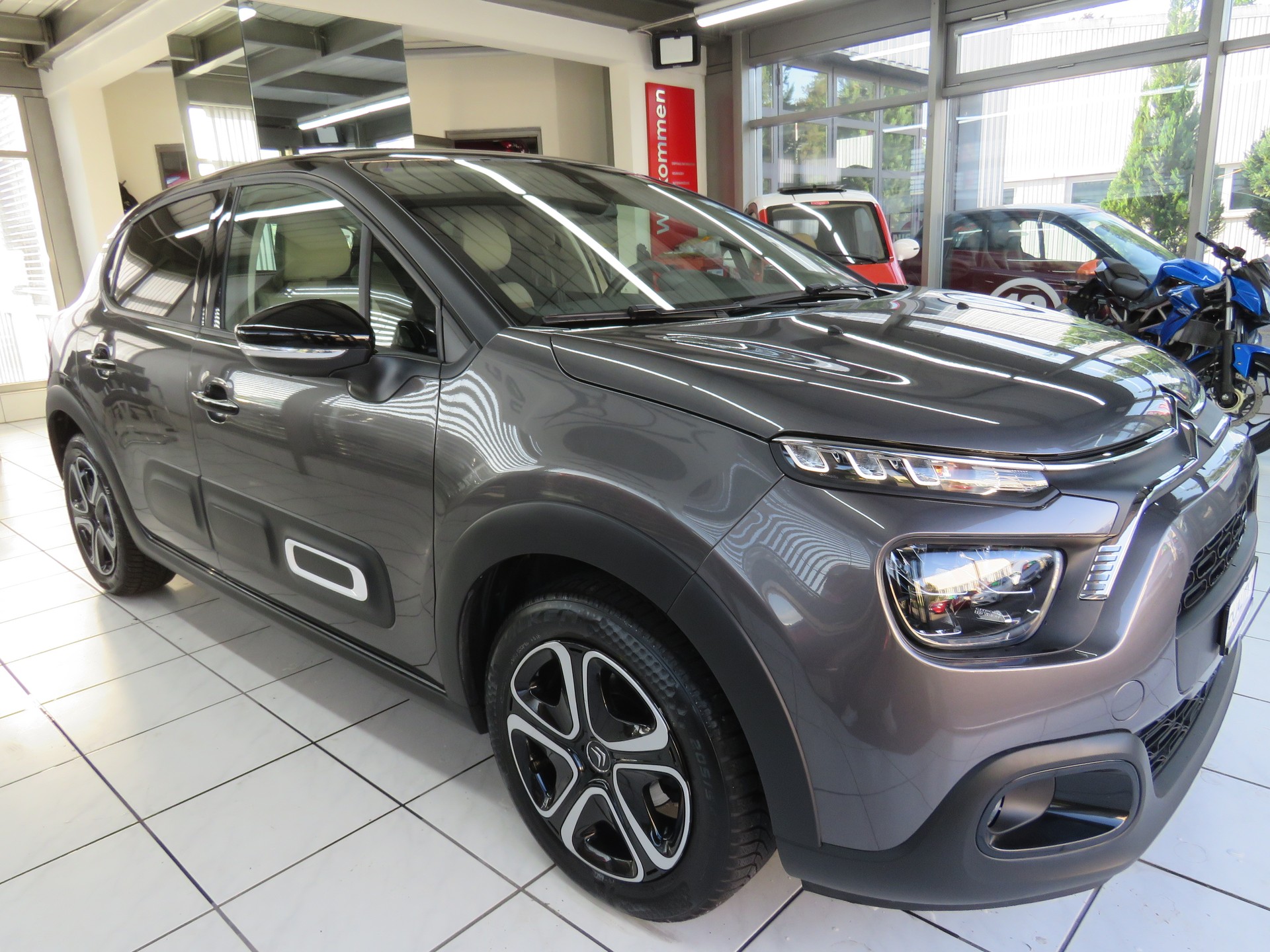 CITROEN C3 1.2i PureTech Swiss Edition EAT6 (Automat)-image-2