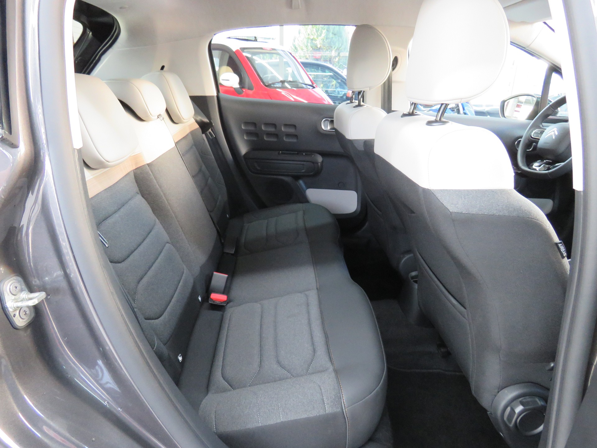 CITROEN C3 1.2i PureTech Swiss Edition EAT6 (Automat)-image-10