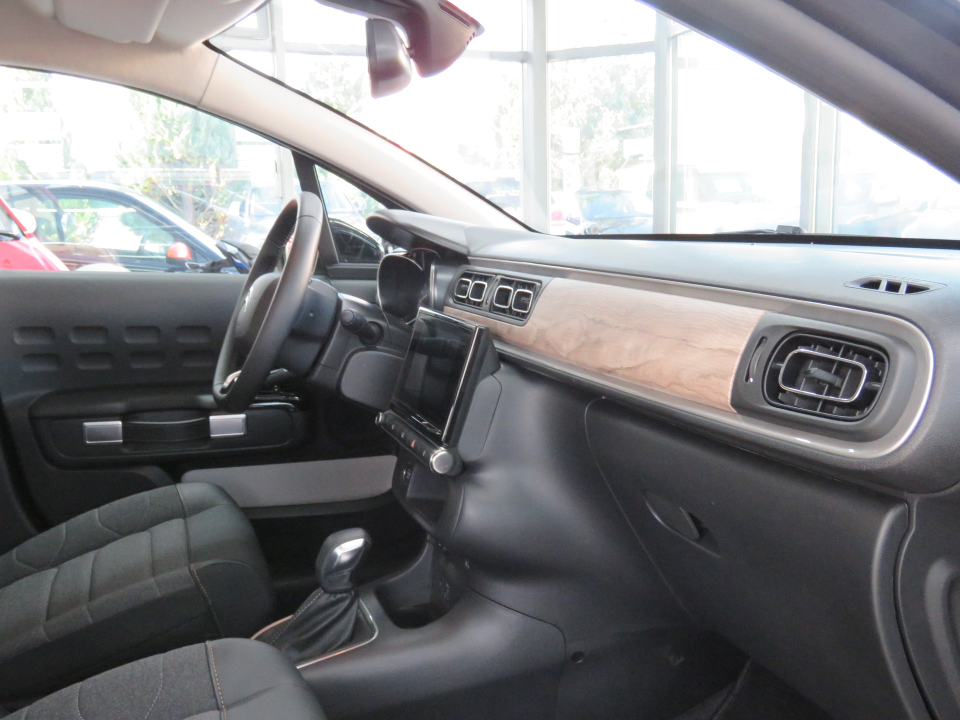 CITROEN C3 1.2i PureTech Swiss Edition EAT6 (Automat)-image-8