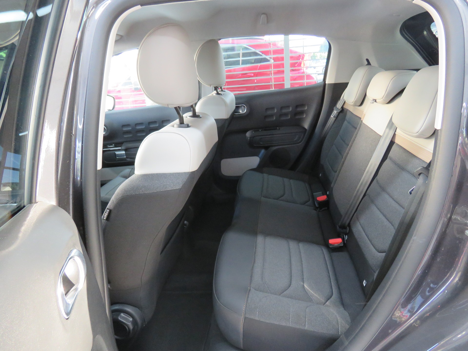 CITROEN C3 1.2i PureTech Swiss Edition EAT6 (Automat)-image-11