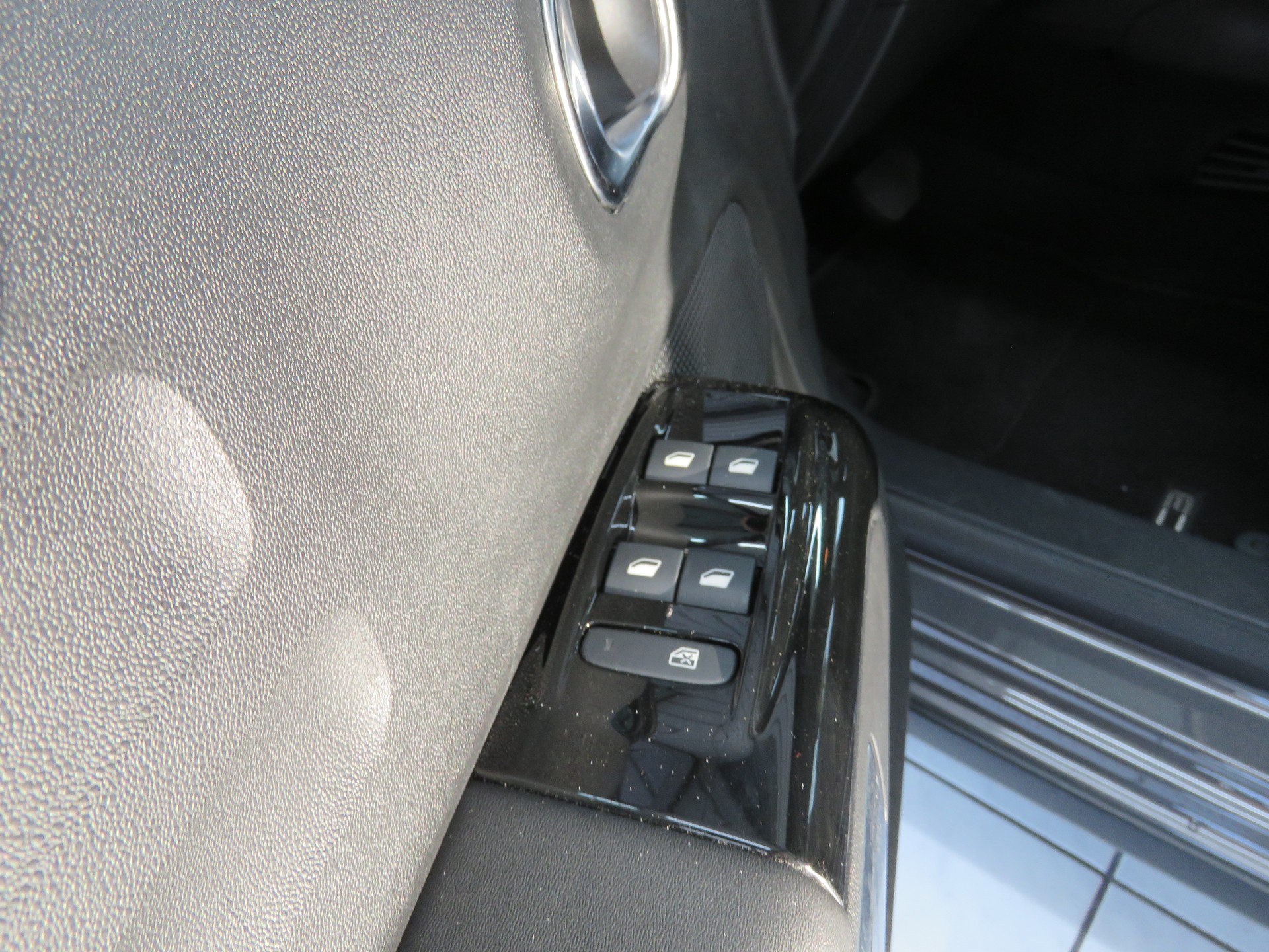 CITROEN C3 1.2i PureTech Swiss Edition EAT6 (Automat)-image-14