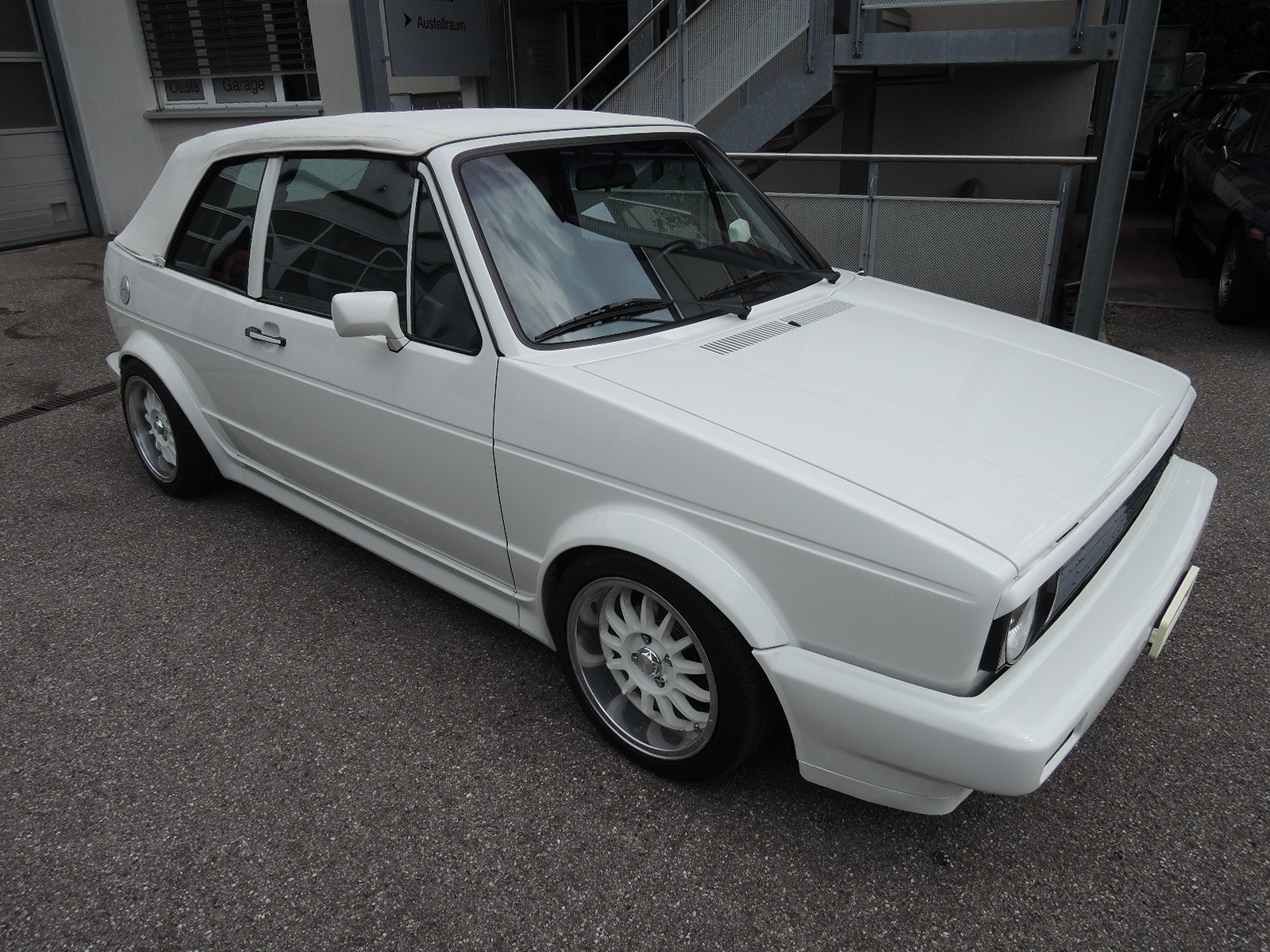 VW Golf Cabriolet 1800 GL Quartett/Special/White-showroom-element-1