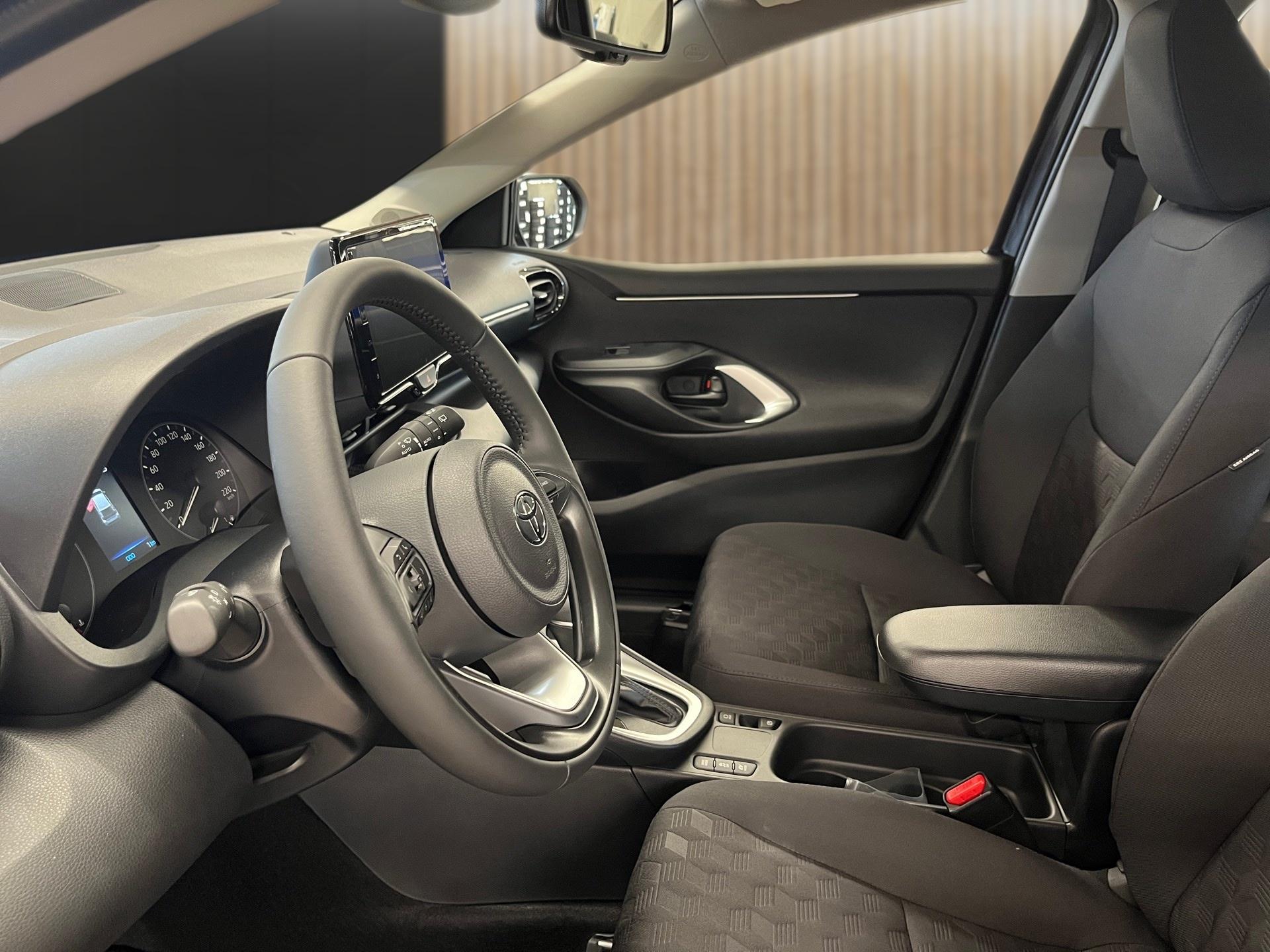 TOYOTA Yaris 1.5 Comfort e-CVT-image-10