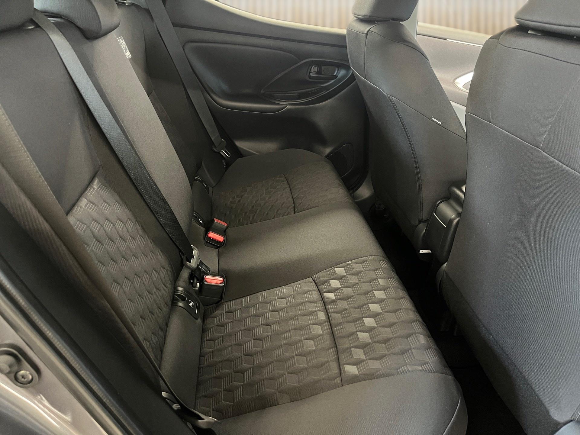 TOYOTA Yaris 1.5 Comfort e-CVT-image-13