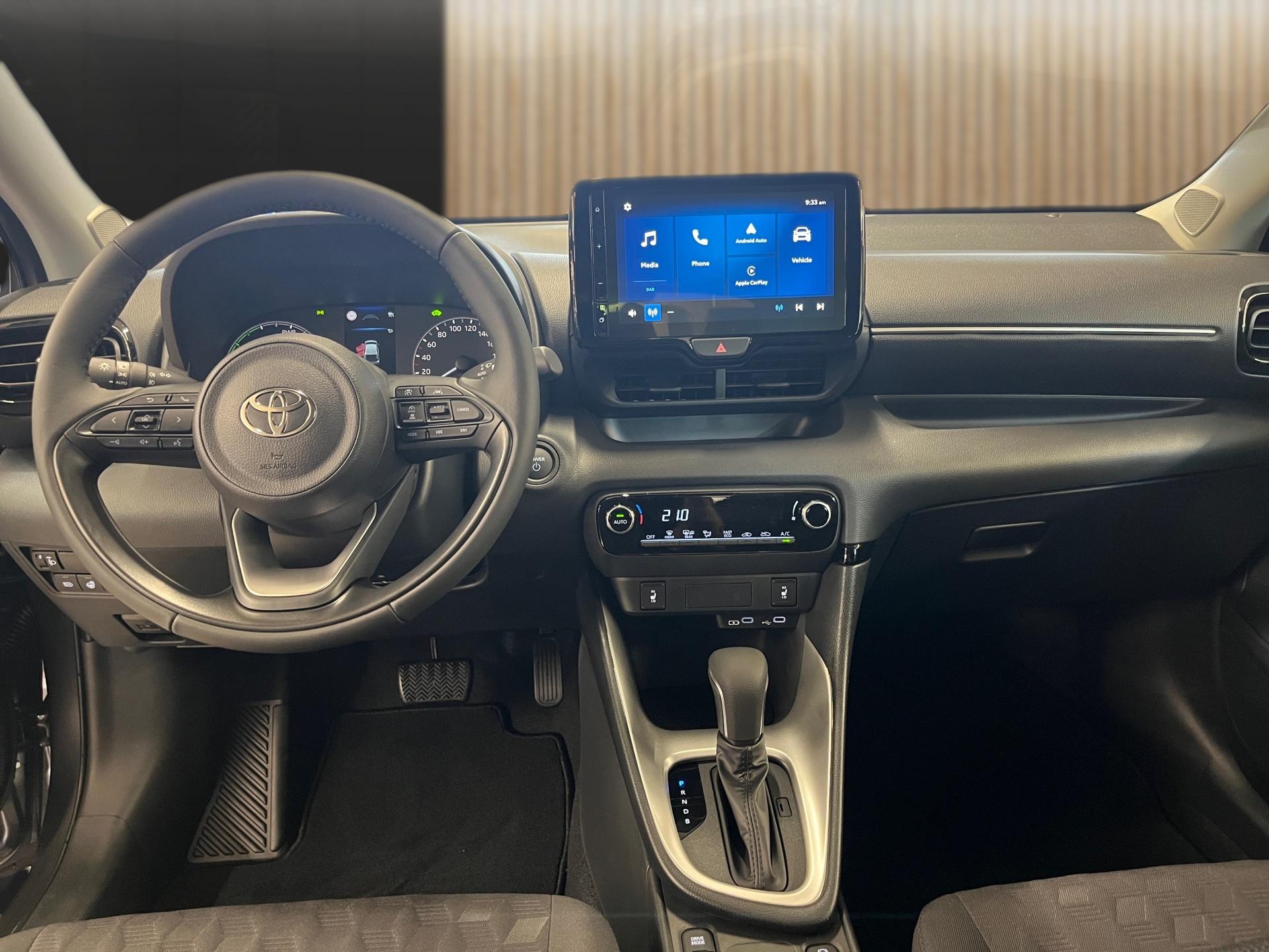 TOYOTA Yaris 1.5 Comfort e-CVT-image-12