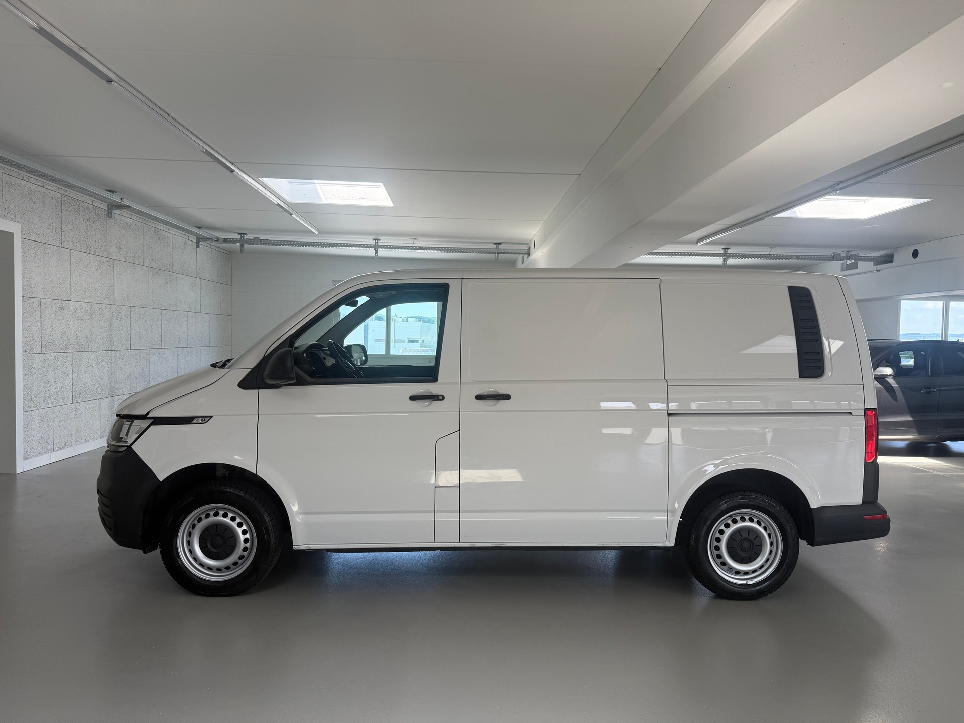 VW T6.1 2.0 TDI 4Motion-image-1