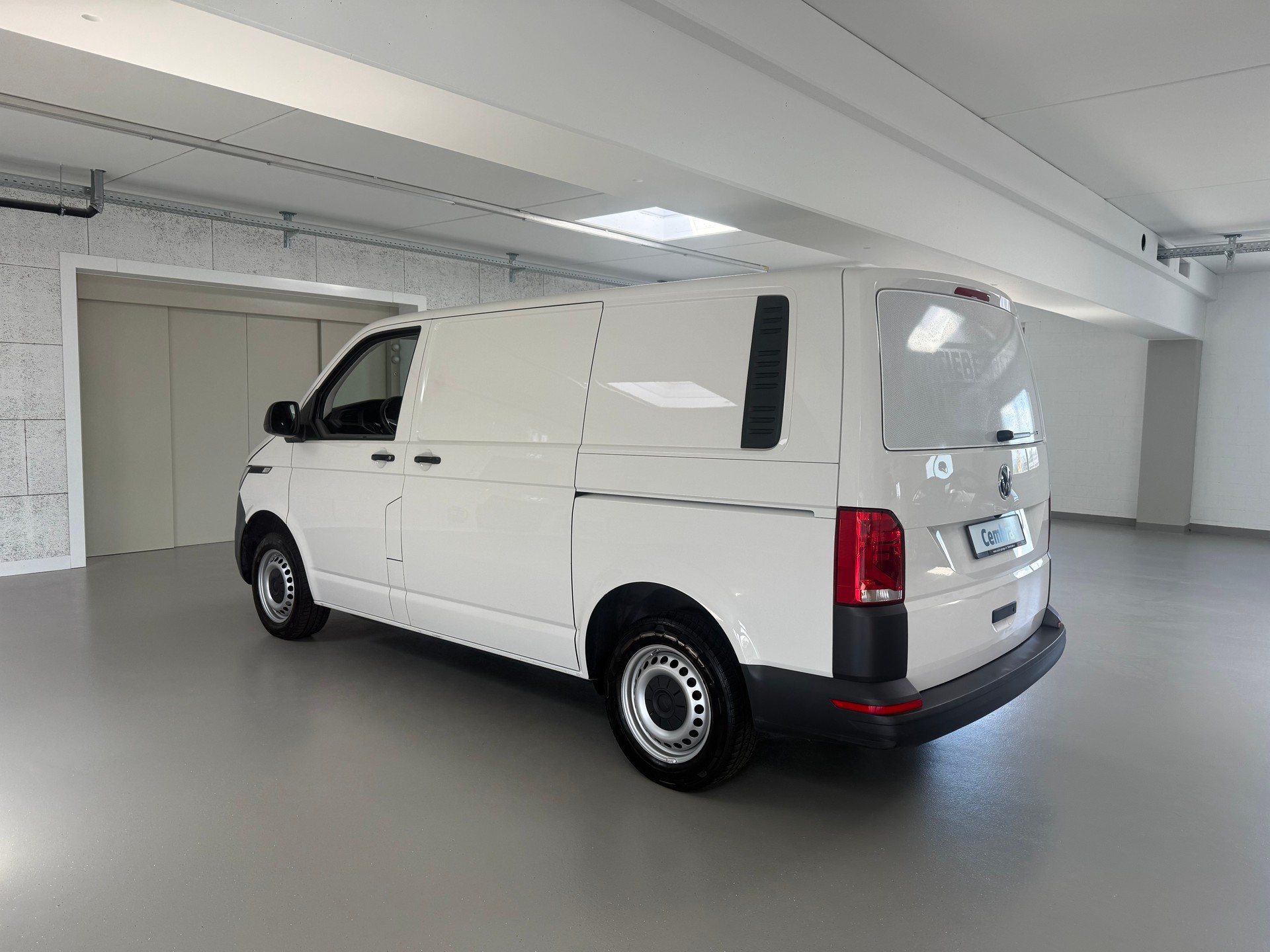 VW T6.1 2.0 TDI 4Motion-image-2