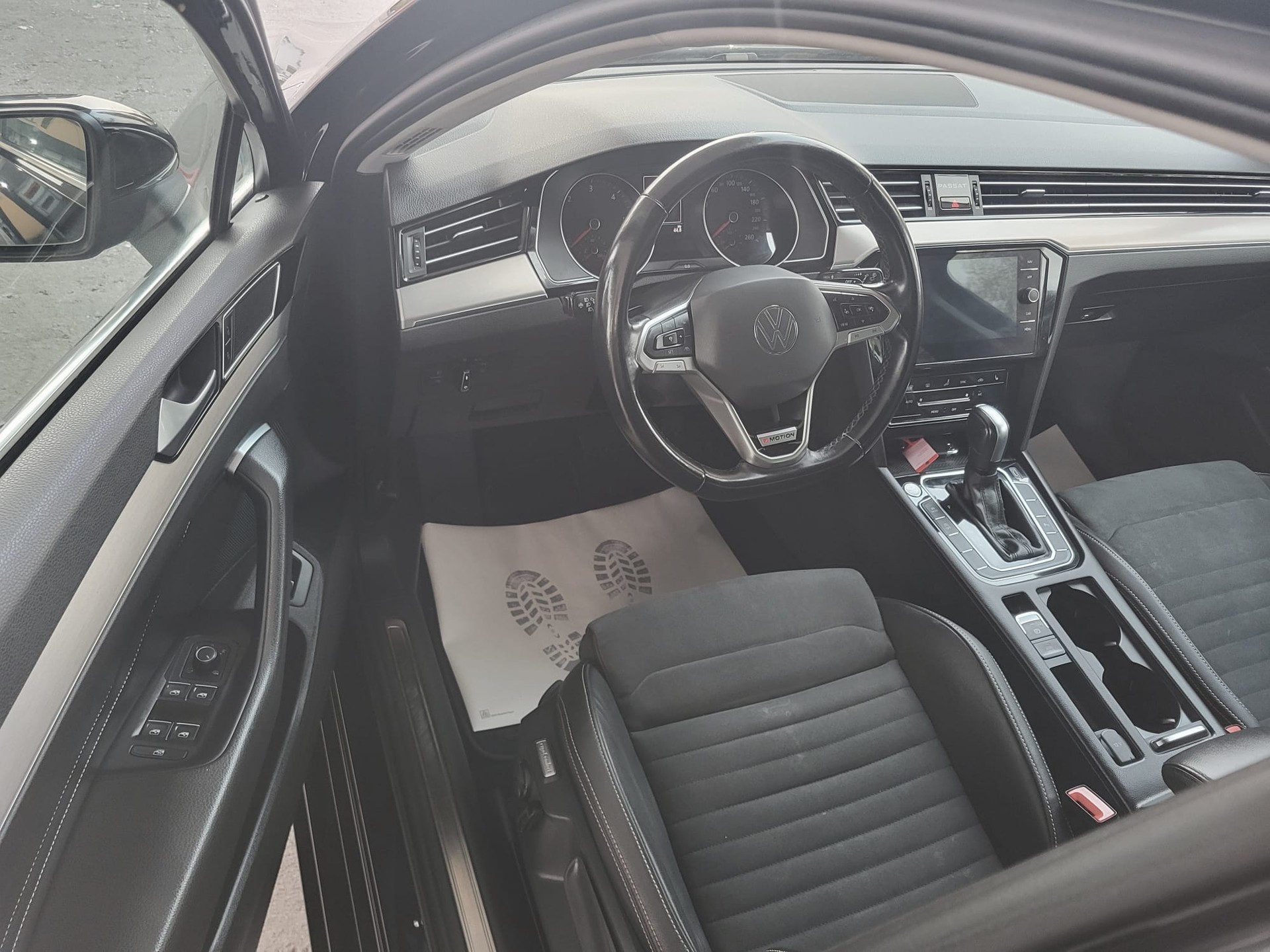 VW Passat 2.0 TDI BMT Business 4Motion DSG-image-12