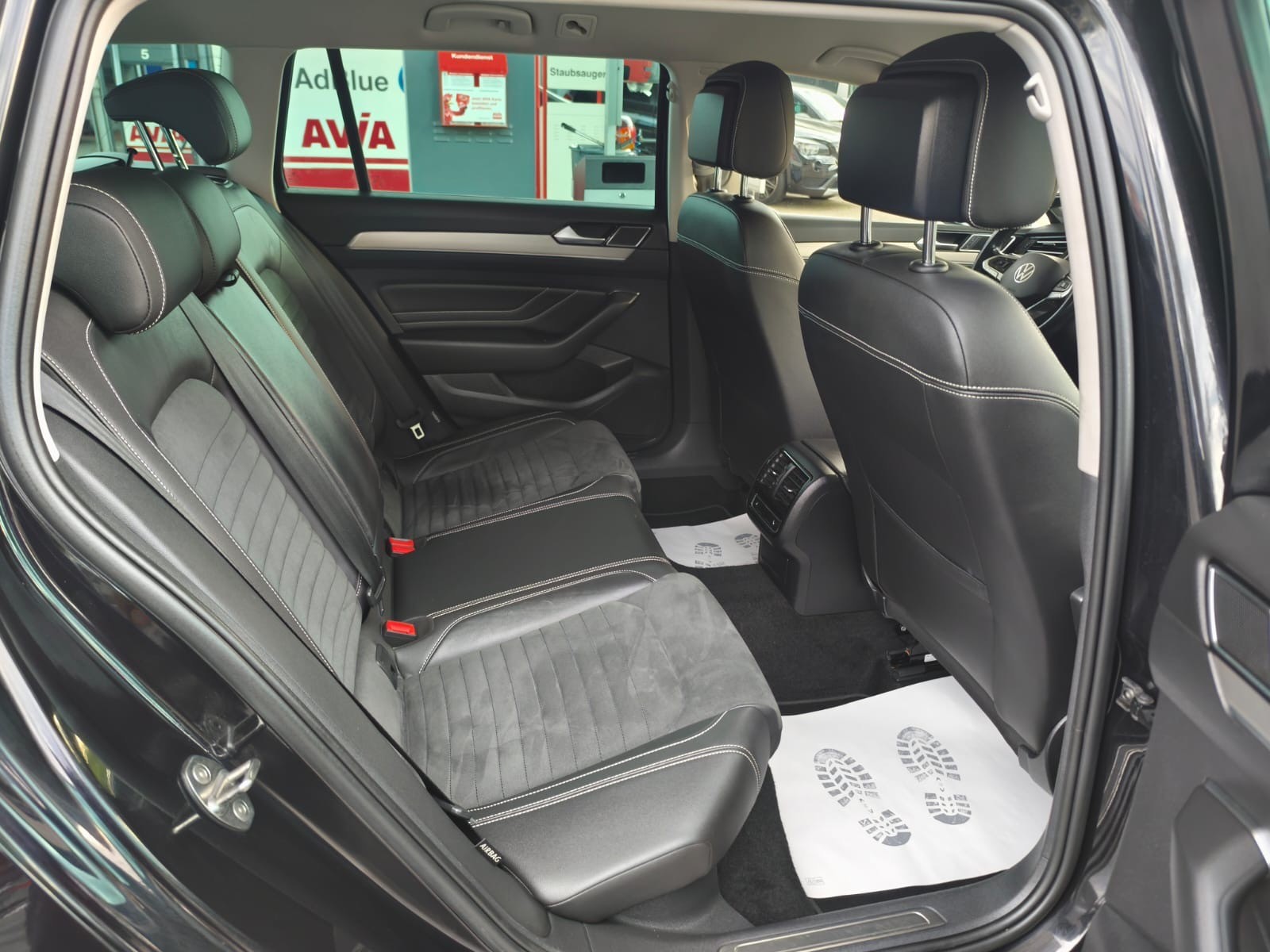 VW Passat 2.0 TDI BMT Business 4Motion DSG-image-12
