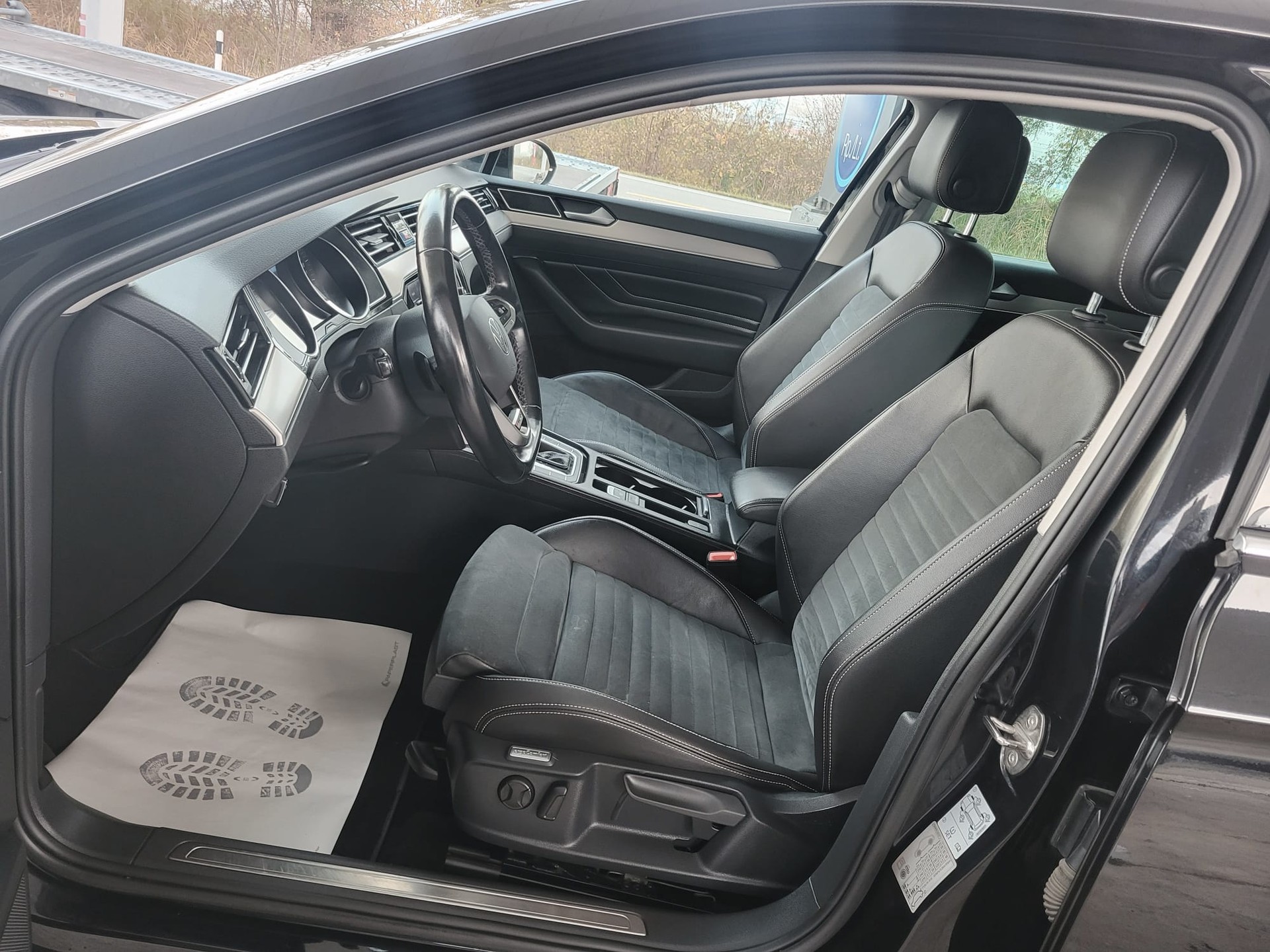 VW Passat 2.0 TDI BMT Business 4Motion DSG-image-14