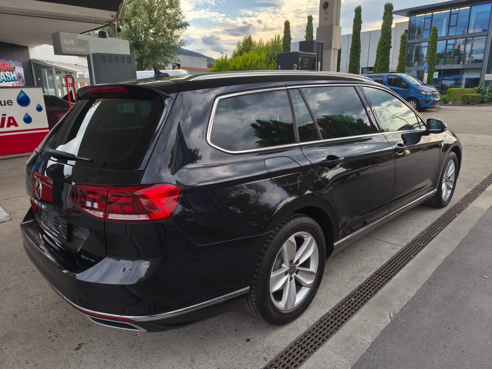 VW Passat 2.0 TDI BMT Business 4Motion DSG-image-3