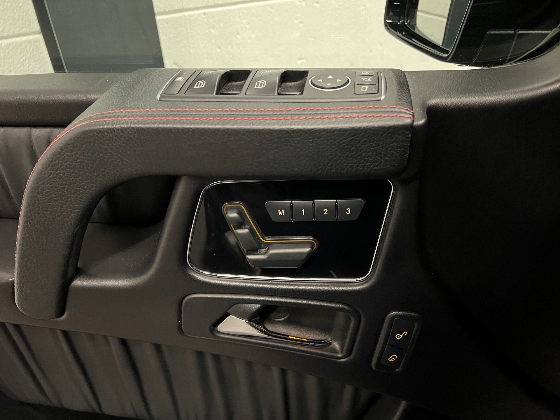 MERCEDES-BENZ G 500 Anniversary 7G-Tronic-image-29