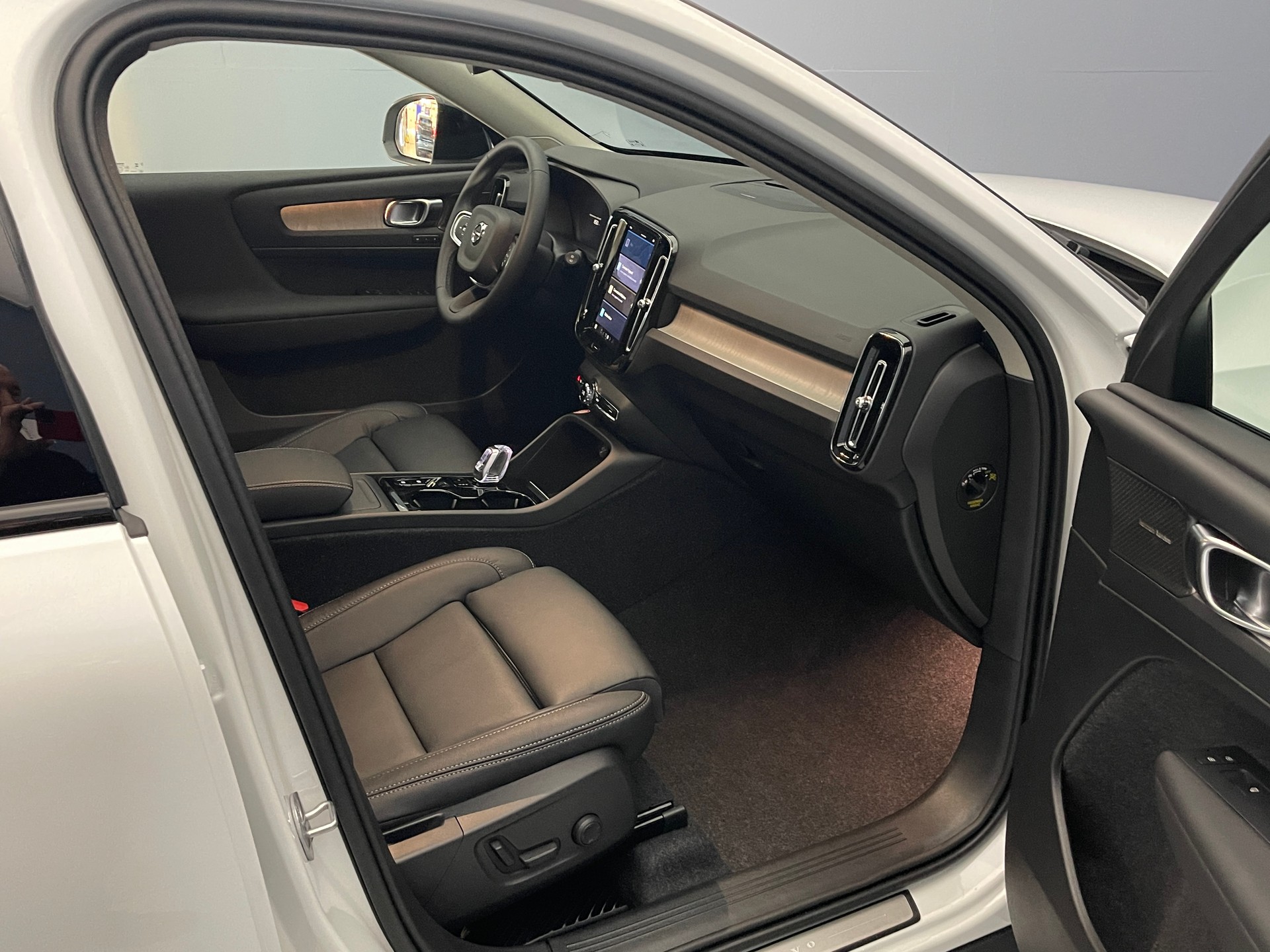 VOLVO XC40 2.0 B4 MH Ultra Dark-image-10
