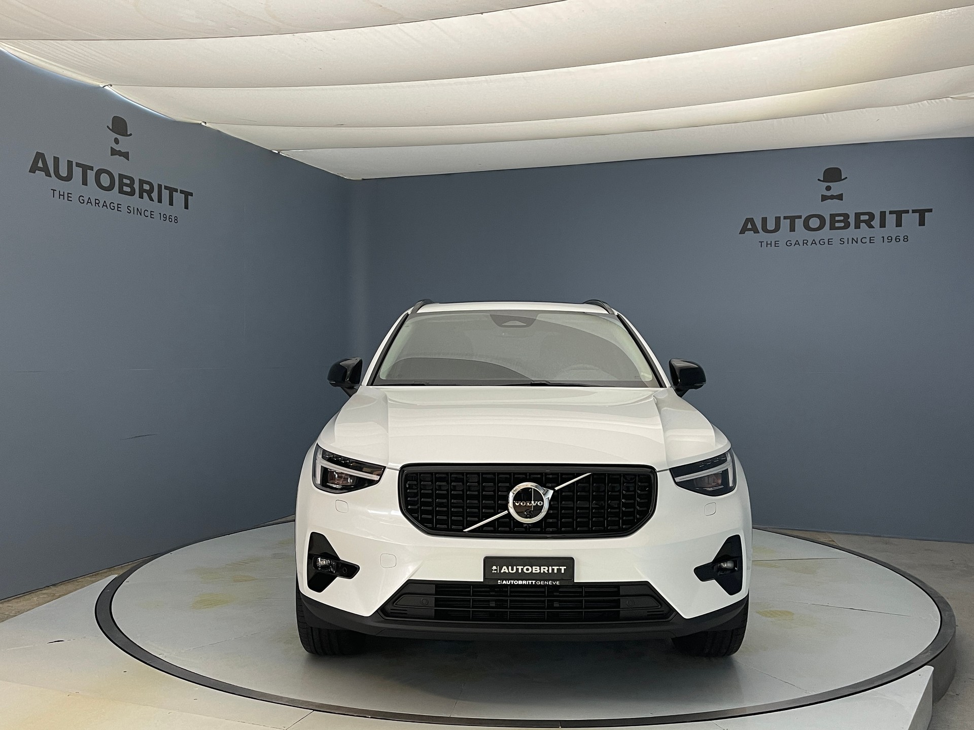 VOLVO XC40 2.0 B4 MH Ultra Dark-image-1