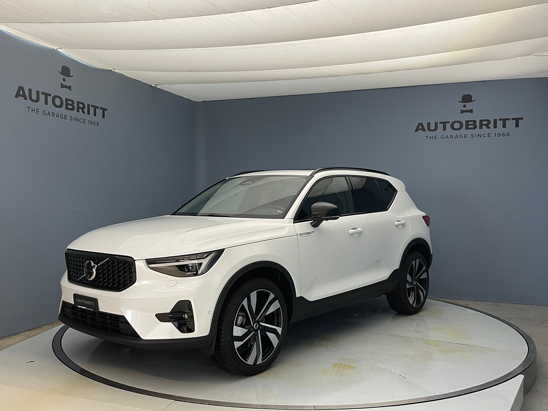 VOLVO XC40 2.0 B4 MH Ultra Dark-image-0