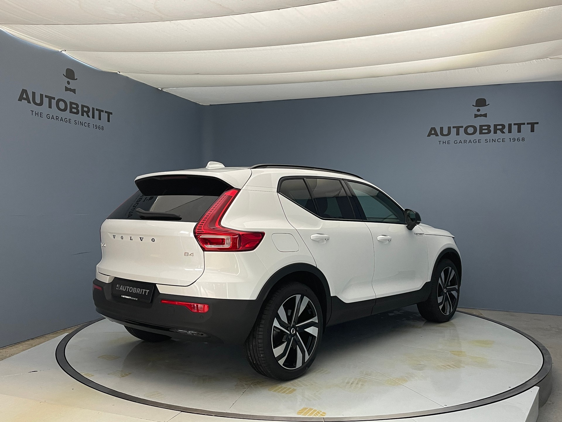 VOLVO XC40 2.0 B4 MH Ultra Dark-image-3