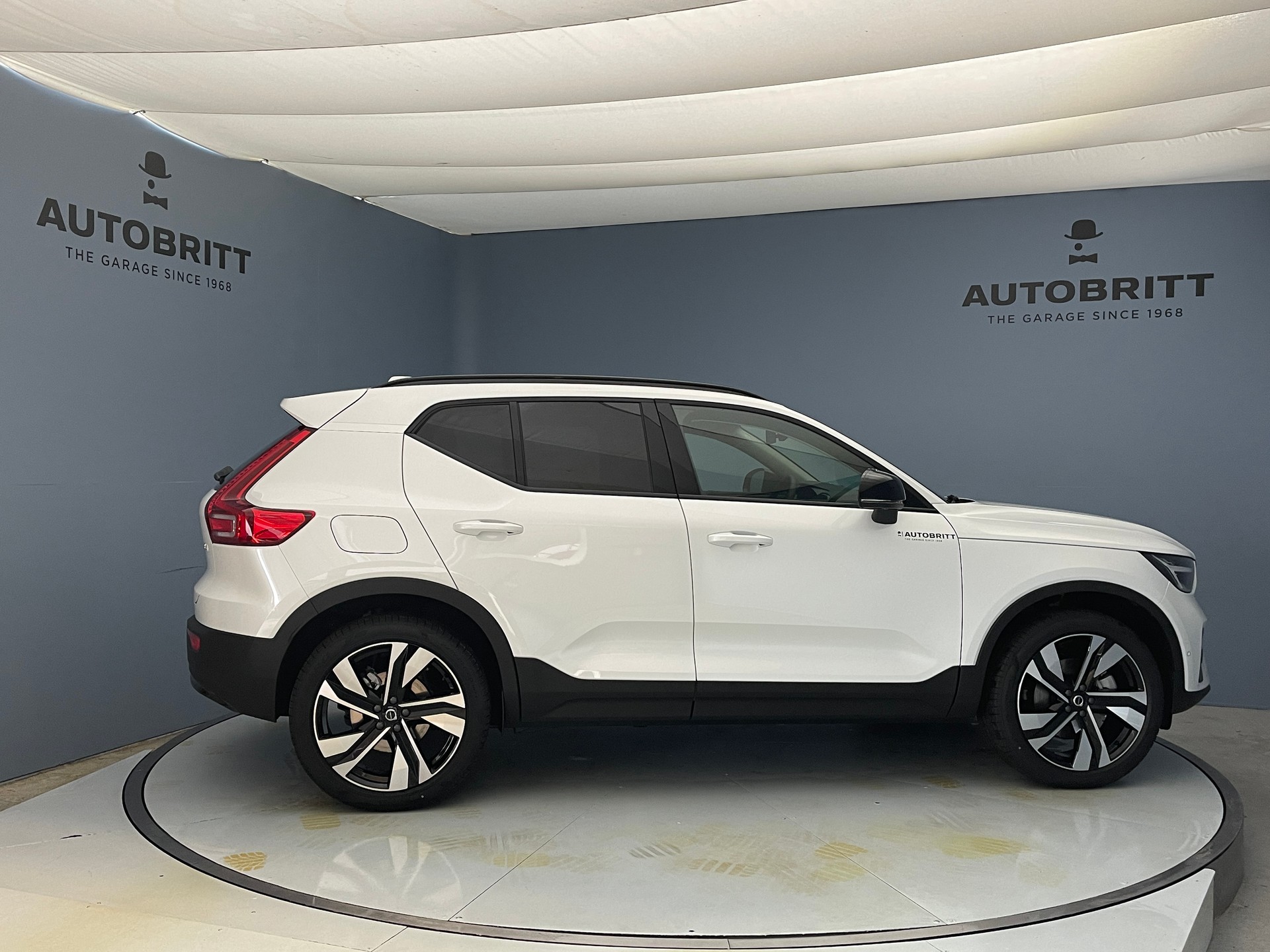 VOLVO XC40 2.0 B4 MH Ultra Dark-image-4