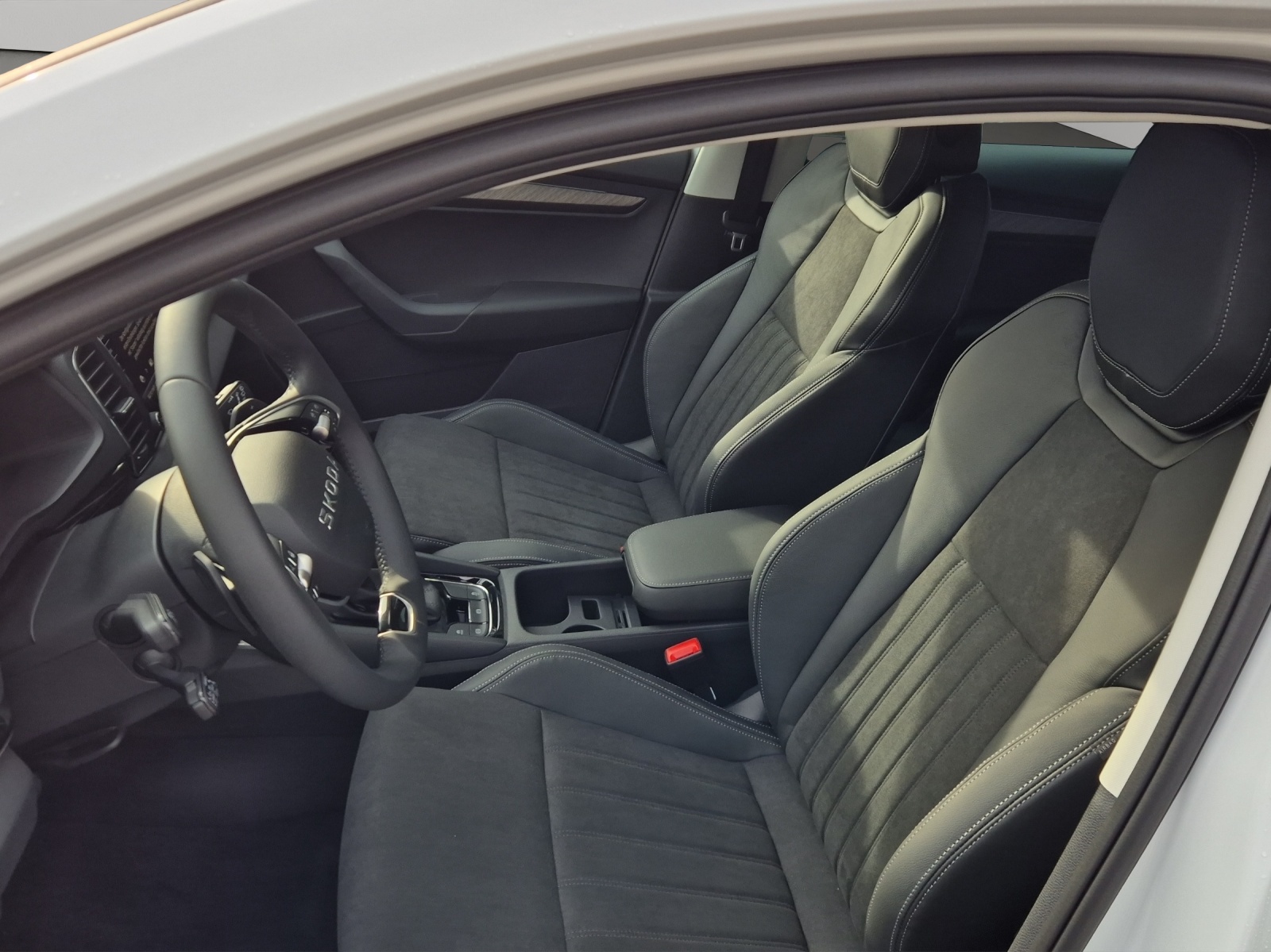 SKODA Karoq 1.5 TSI Dynamic DSG-image-5
