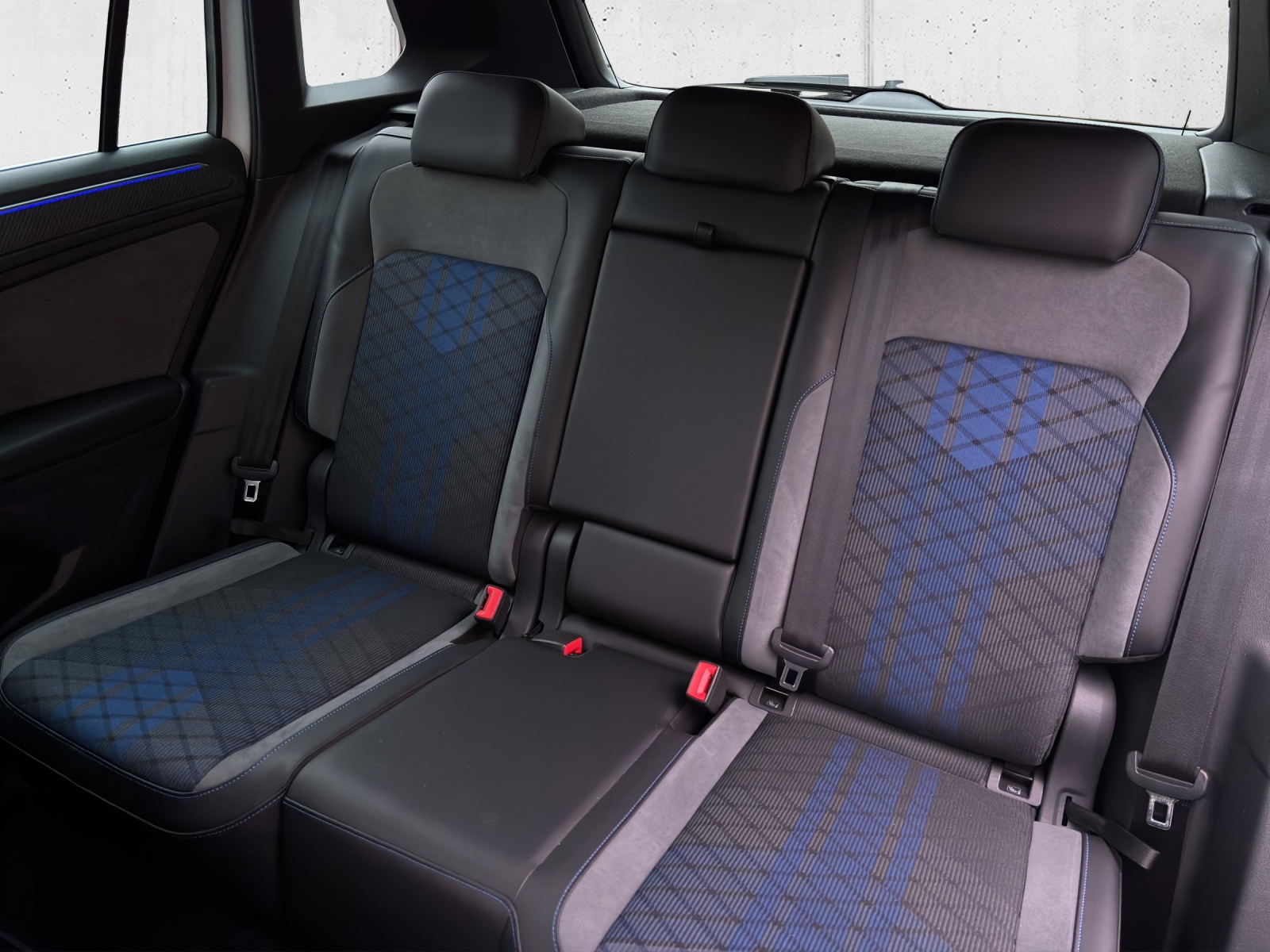 VW Tiguan 2.0TSI R 4Motion DSG mit AHK-image-29
