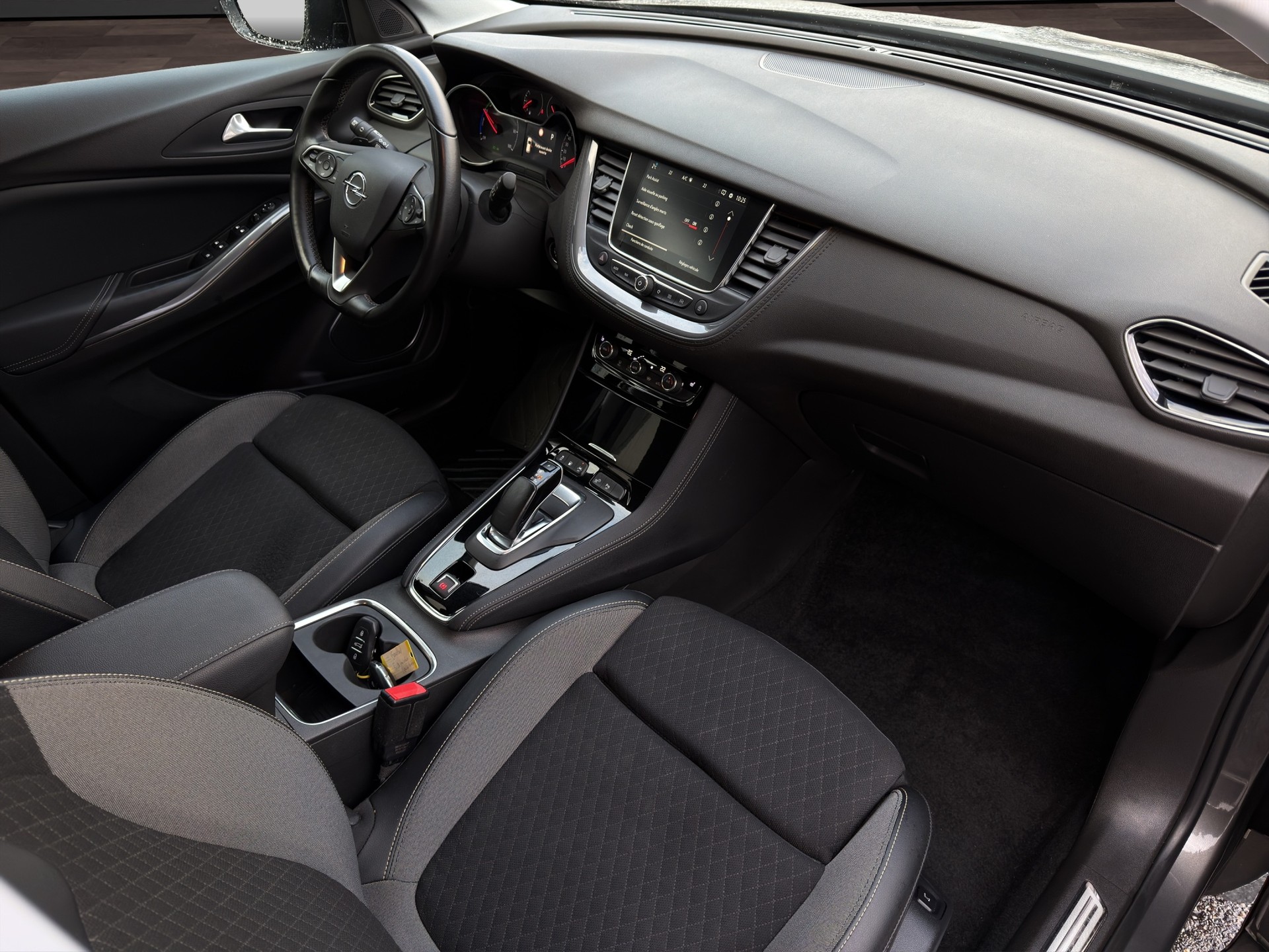 OPEL Grandland X 1.6 Hybrid4 Ultimate Automatik-image-13