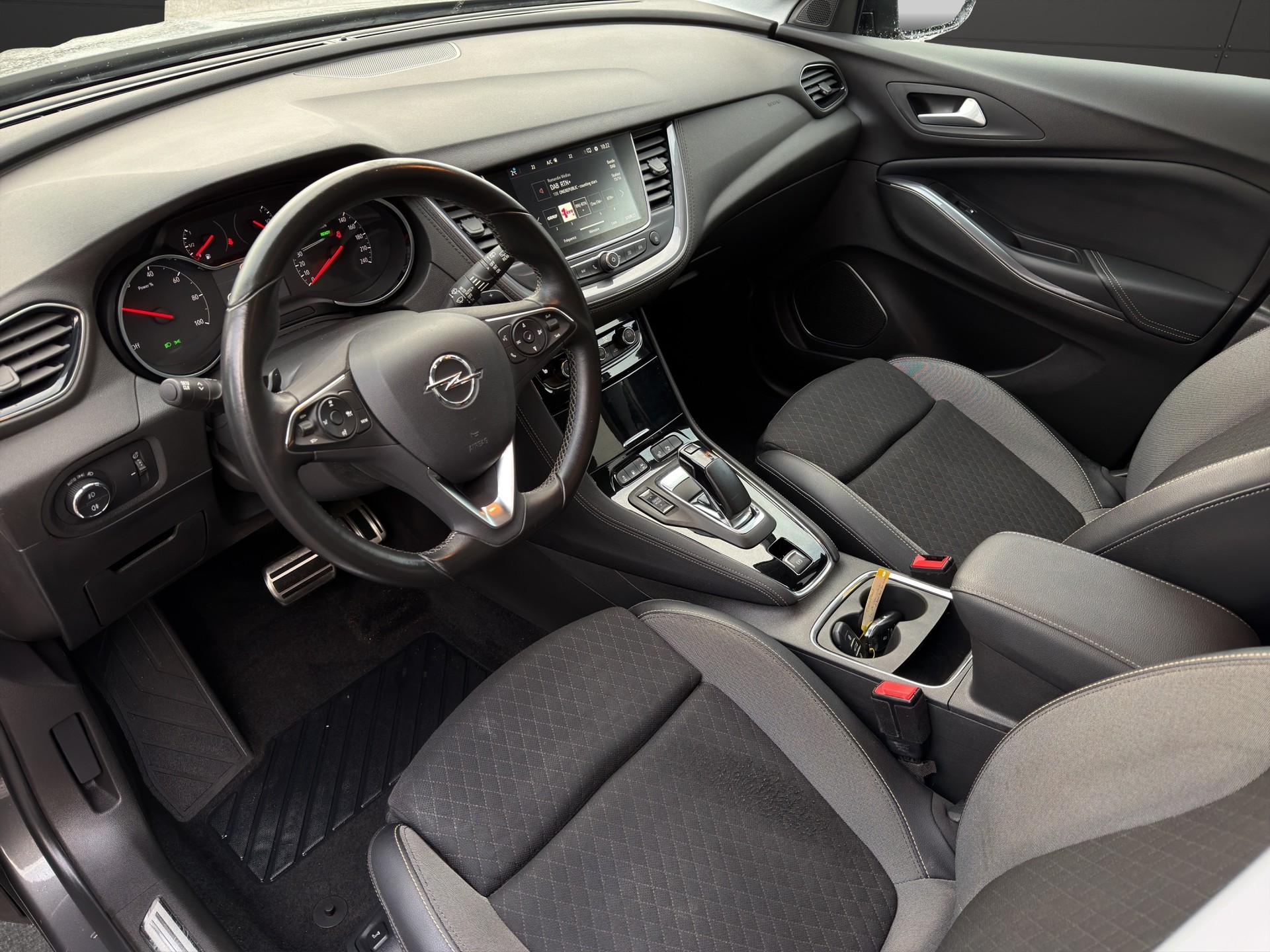 OPEL Grandland X 1.6 Hybrid4 Ultimate Automatik-image-7