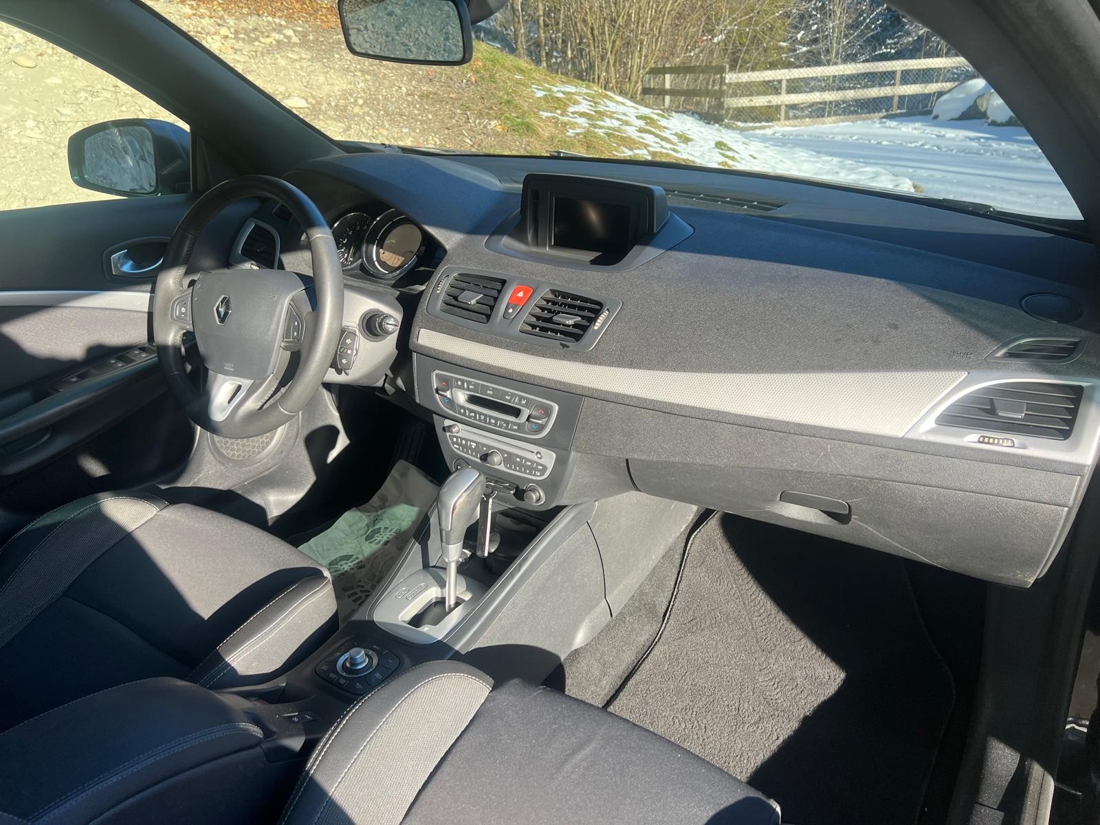 RENAULT Mégane CC 2.0 16V Dynamique CVT-image-9