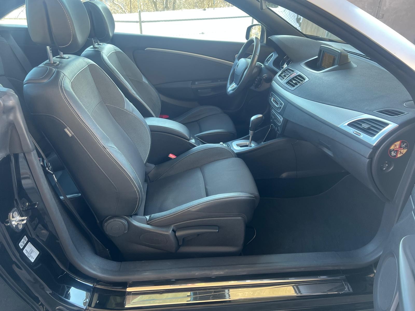 RENAULT Mégane CC 2.0 16V Dynamique CVT-image-8