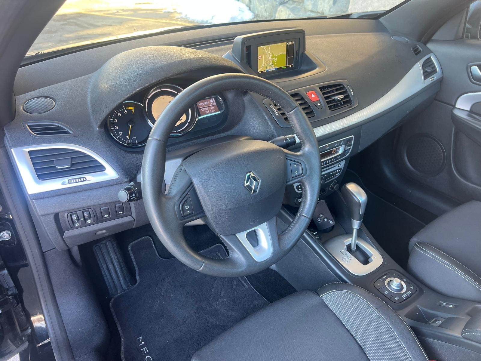 RENAULT Mégane CC 2.0 16V Dynamique CVT-image-6