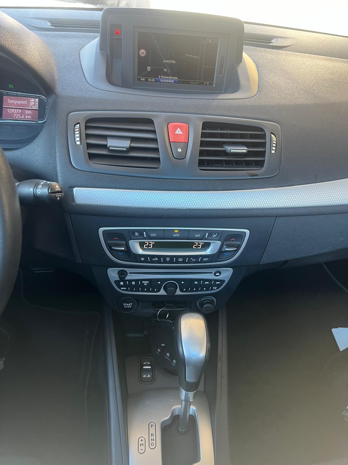RENAULT Mégane CC 2.0 16V Dynamique CVT-image-12