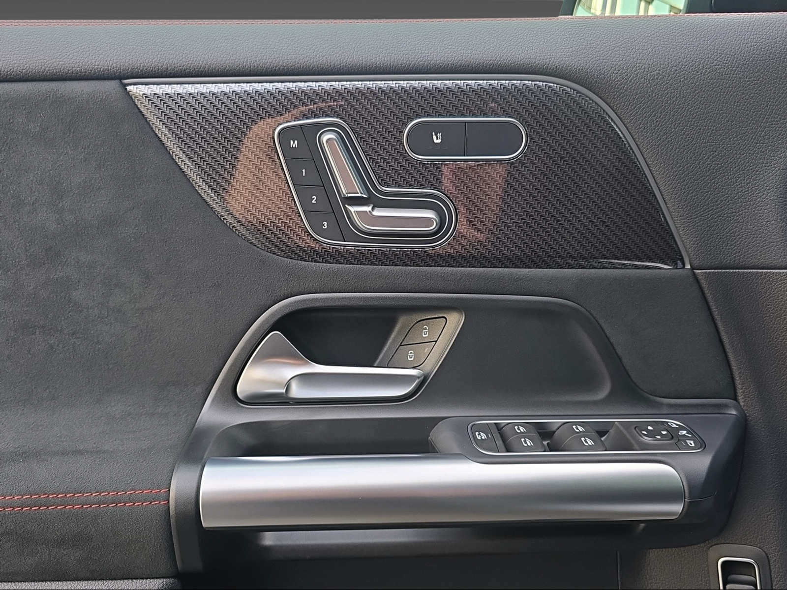 MERCEDES-BENZ GLA 220 d 4Matic Swiss Star-image-9