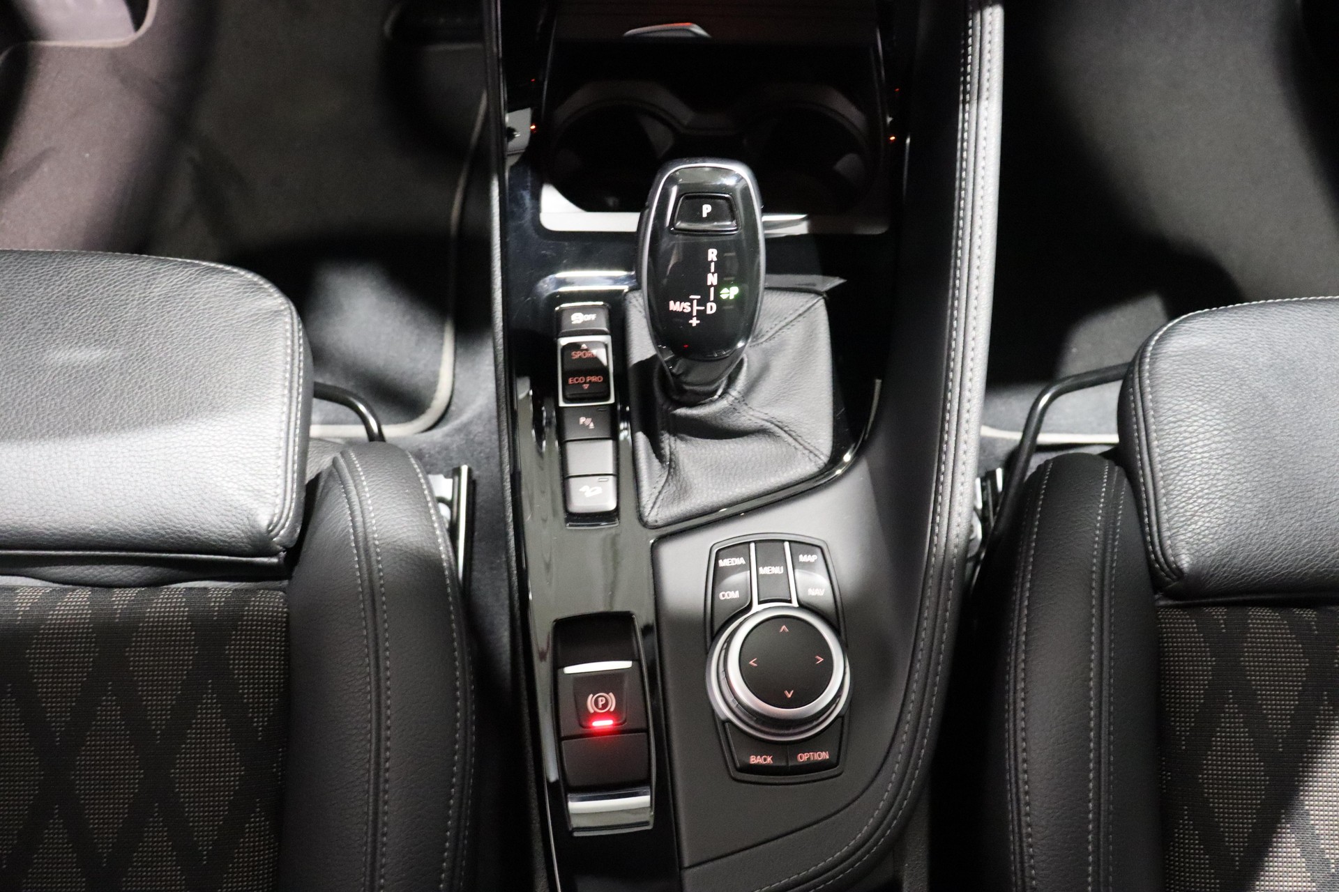 BMW X1 20d xDrive-image-10