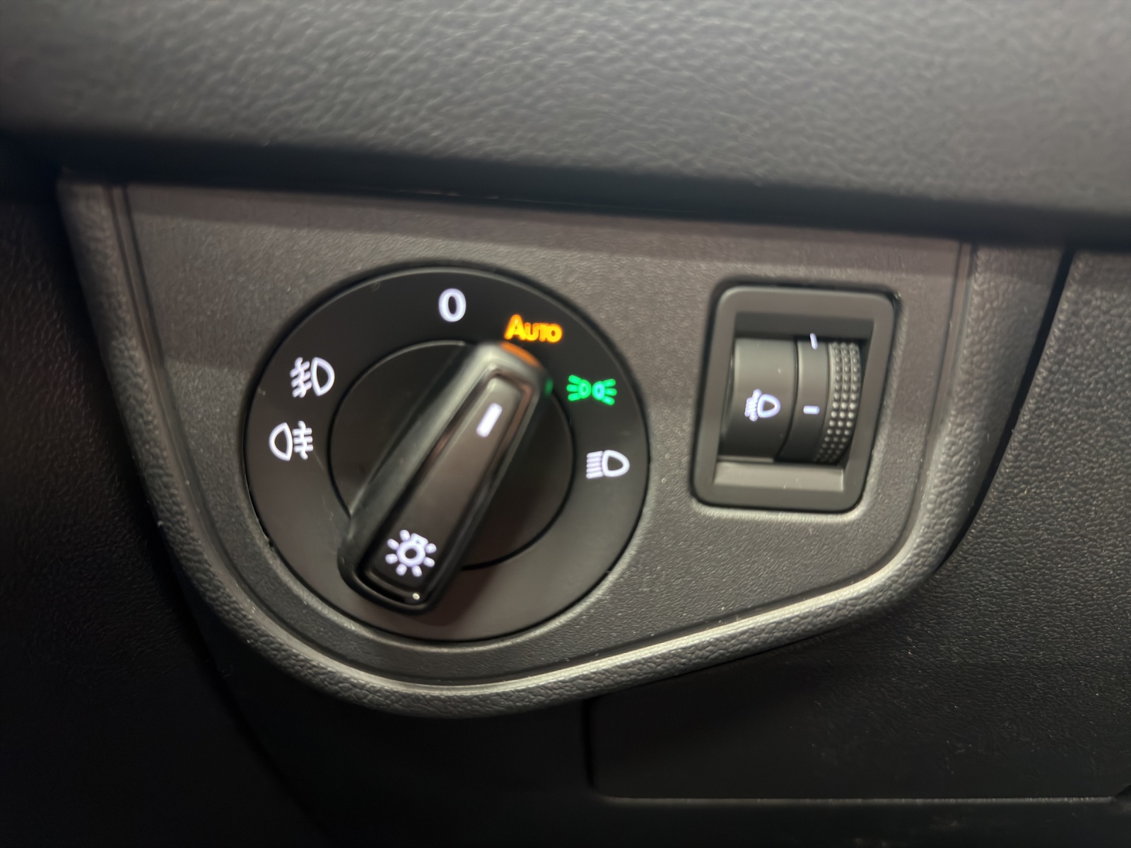 VW Taigo 1.0 TSI R-Line DSG-image-14