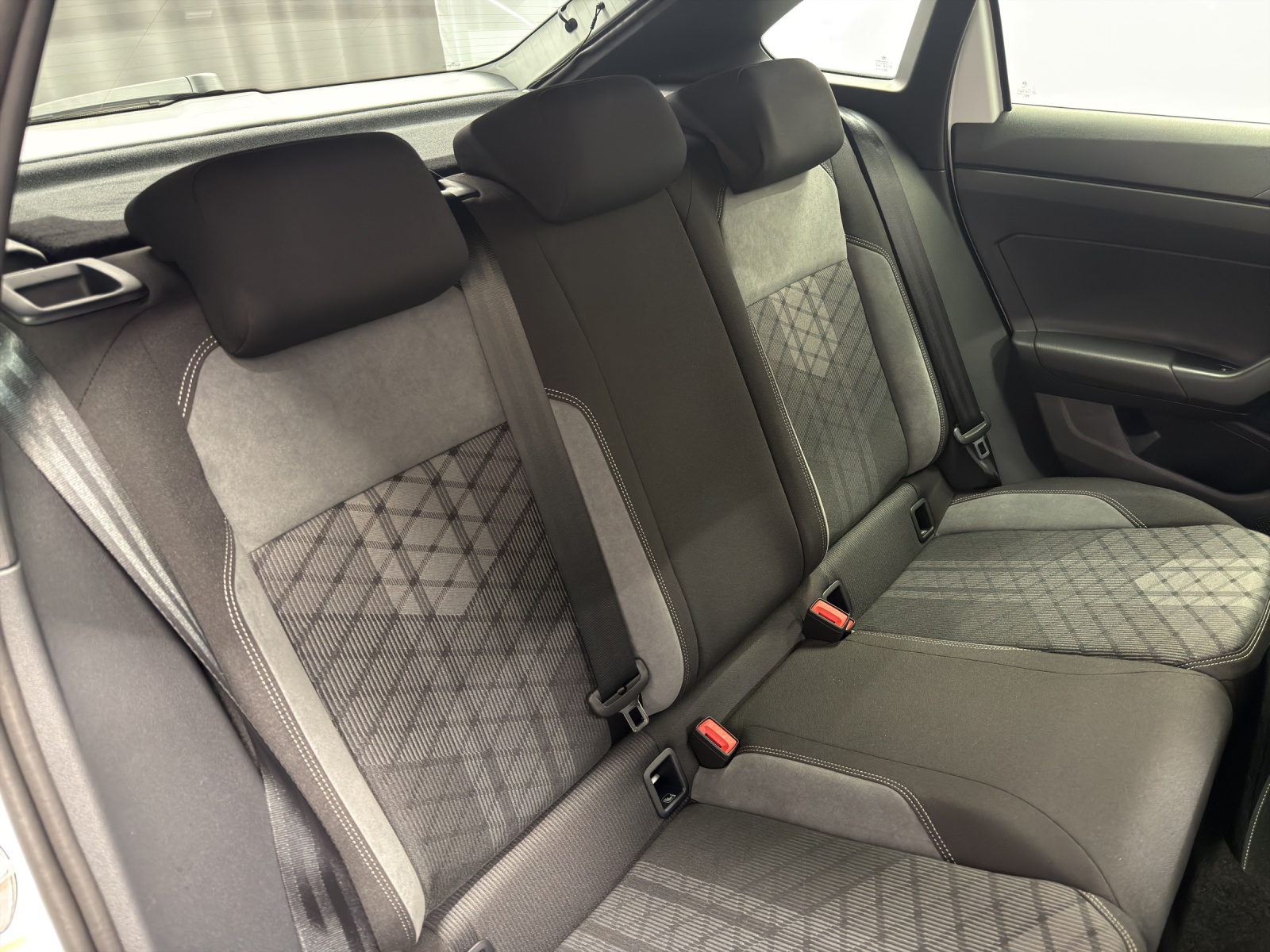 VW Taigo 1.0 TSI R-Line DSG-image-9